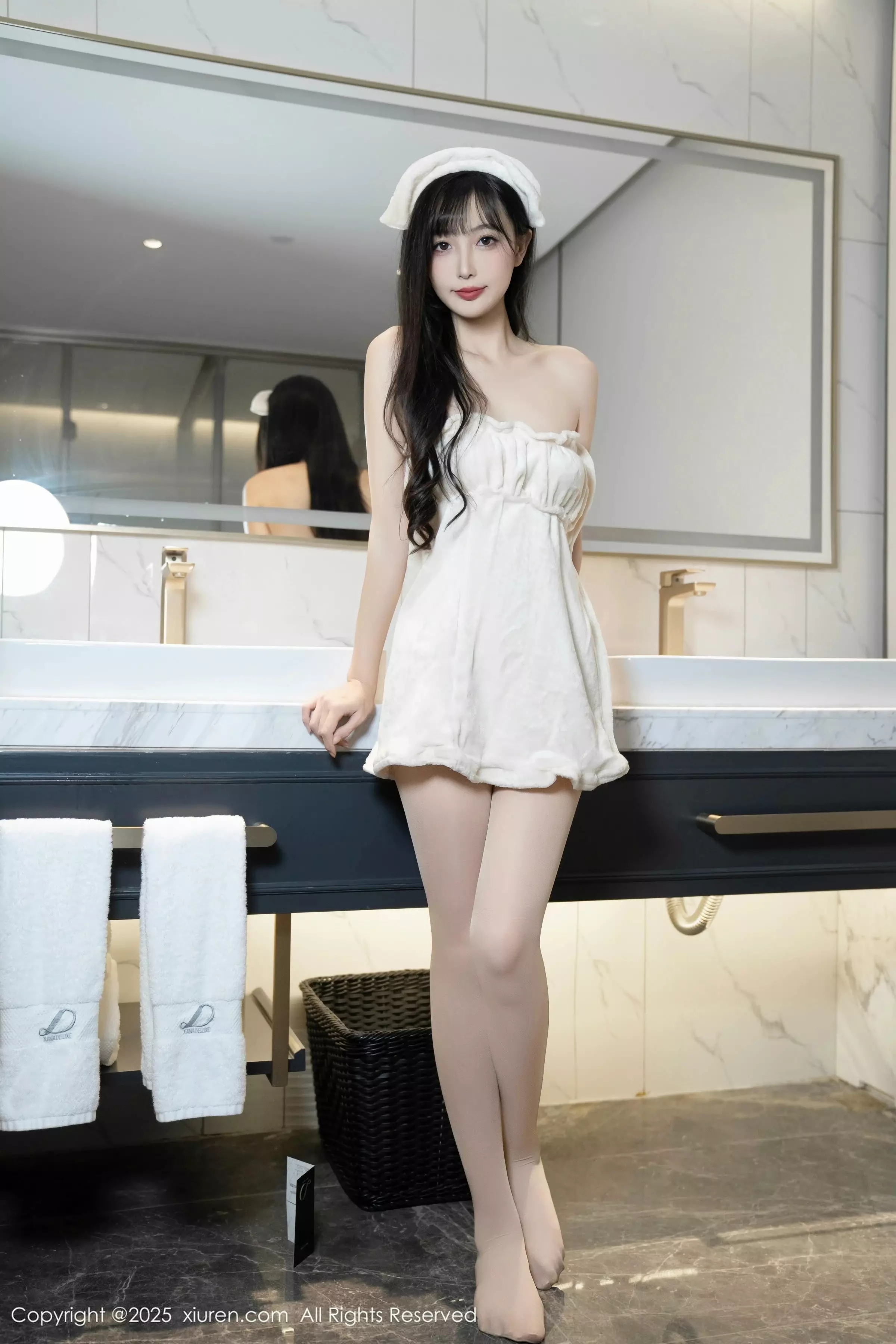 秀人集.com_[XiuRen秀人网]No.10005_模特樱桃小阑子浴室场景性感白色浴袍配原色丝袜秀美腿诱惑写真87P