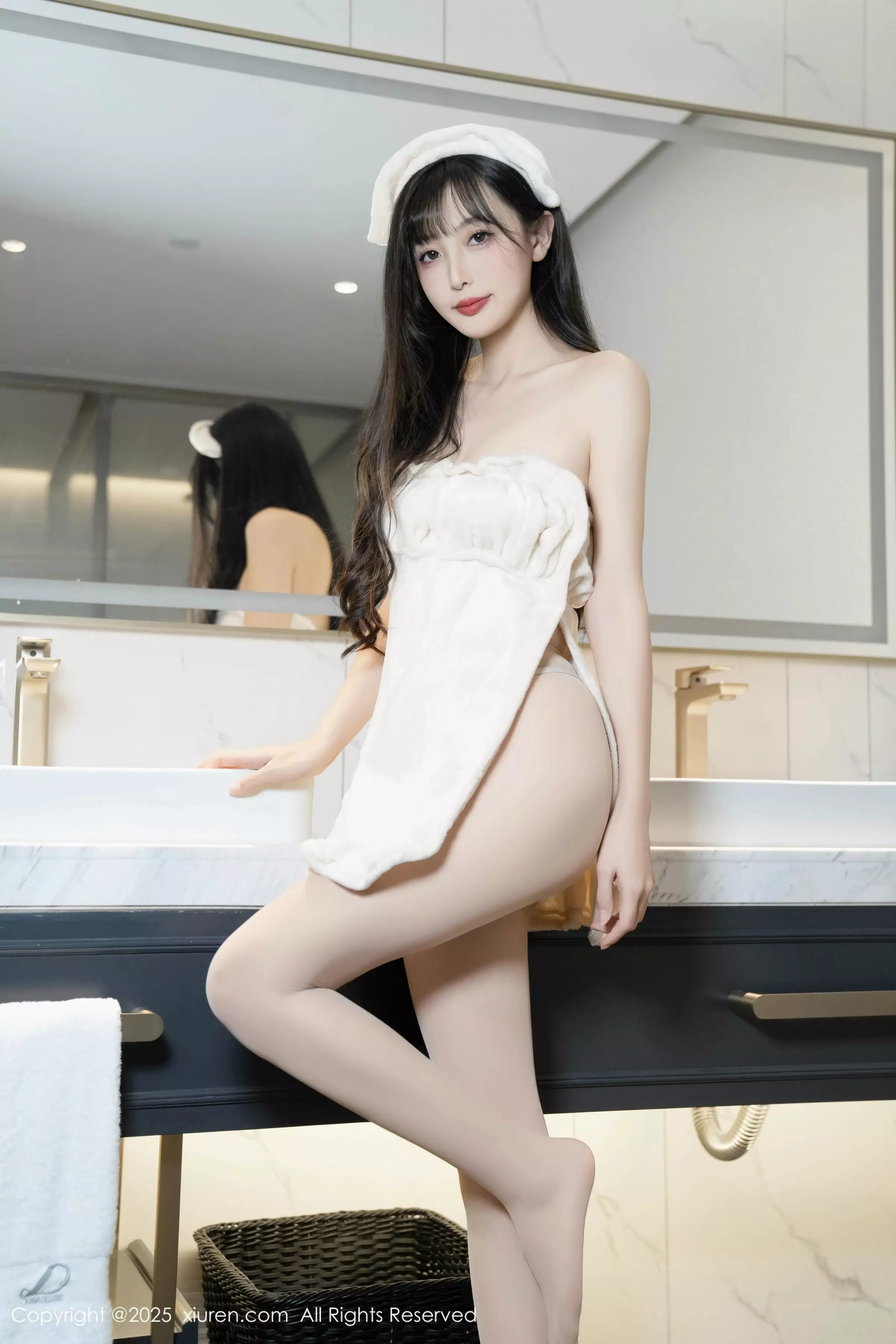 秀人集.com_[XiuRen秀人网]No.10005_模特樱桃小阑子浴室场景性感白色浴袍配原色丝袜秀美腿诱惑写真87P