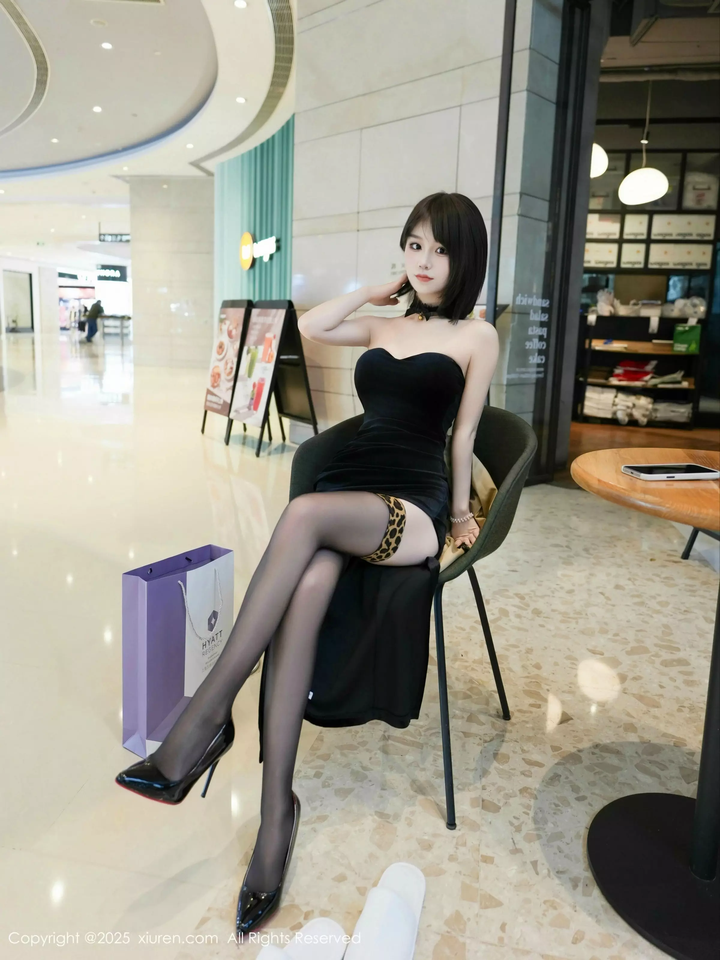 秀人集.com_[XiuRen秀人网]No.10000_新人模特阿汁性感黑色礼服配超薄黑丝秀曼妙身姿完美诱惑写真75P