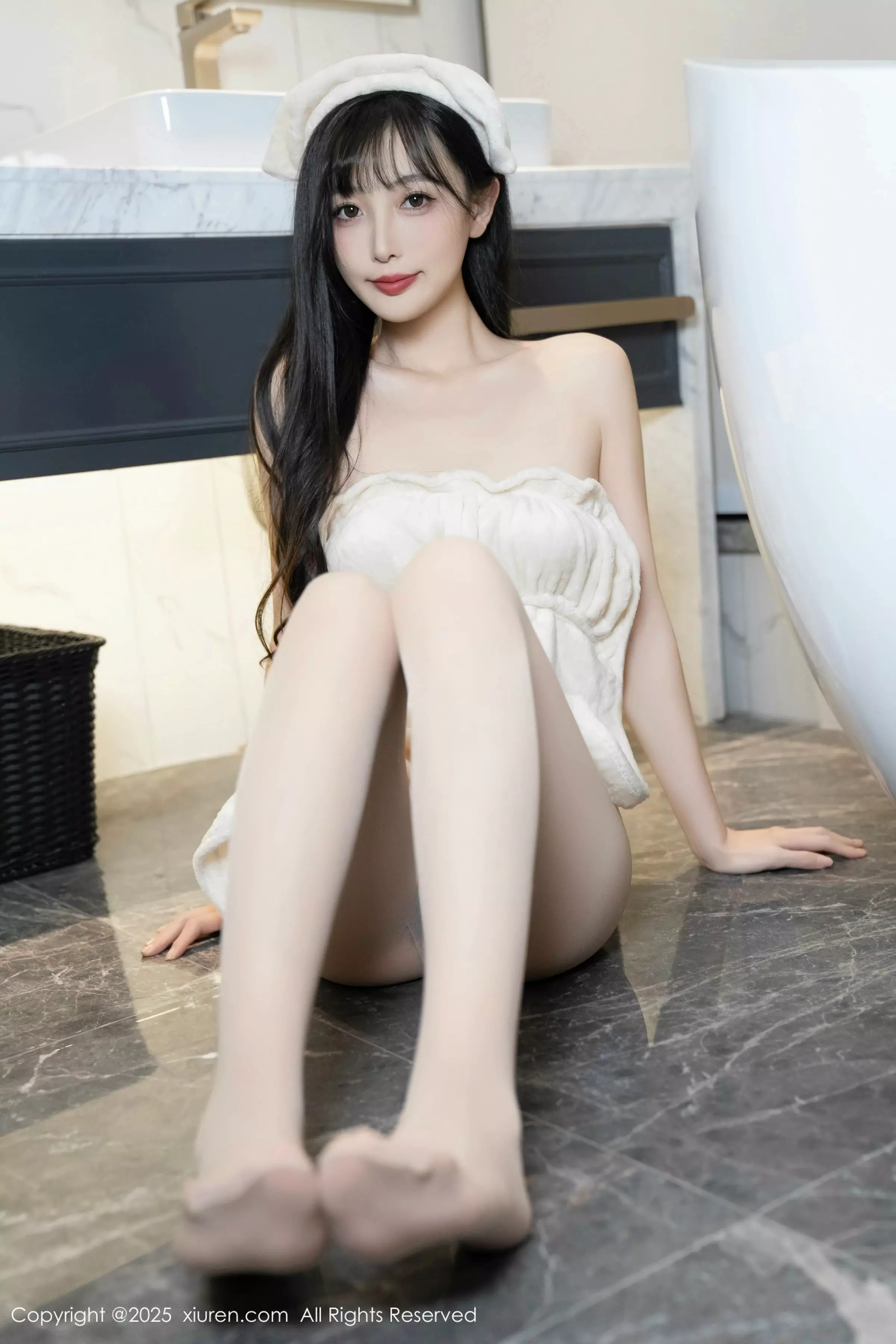 秀人集.com_[XiuRen秀人网]No.10005_模特樱桃小阑子浴室场景性感白色浴袍配原色丝袜秀美腿诱惑写真87P