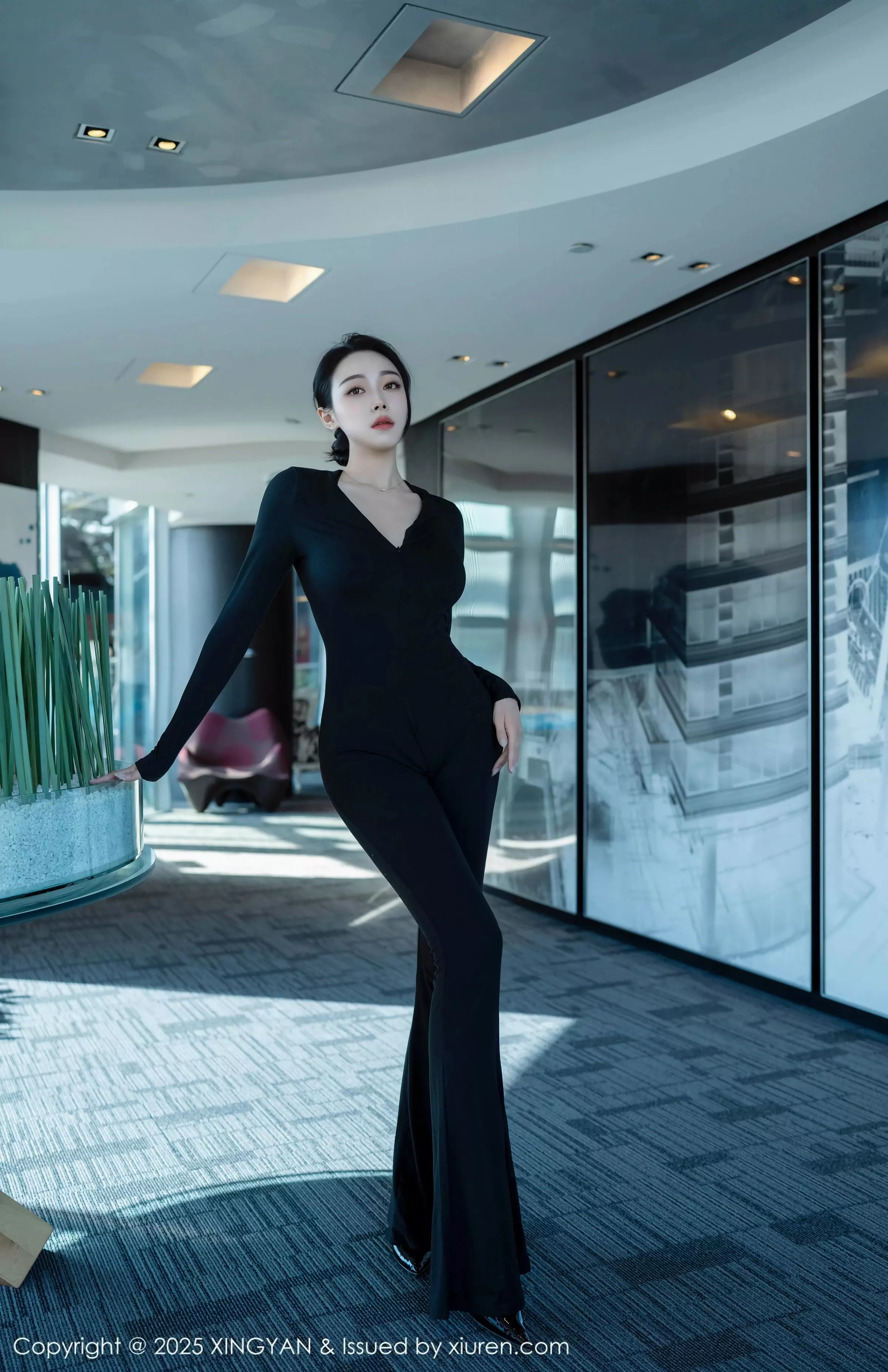 秀人集.com_[XINGYAN星颜社]VOL.322_模特清妙性感OL职业装露轻透黑色内衣秀完美身材诱惑写真81P