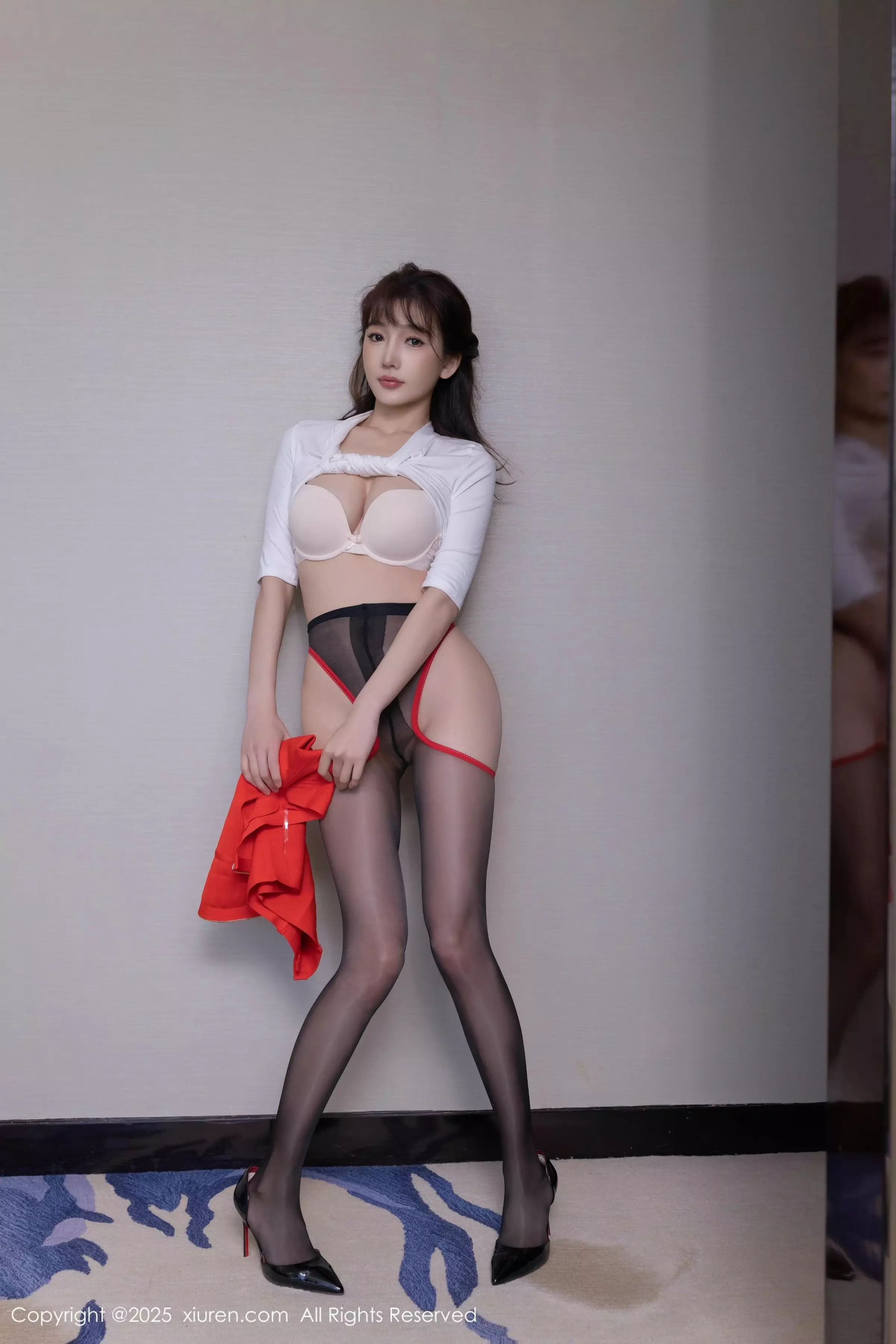 秀人集.com_[XiuRen秀人网]No.10014_模特陆萱萱剧情主题红色短裙配超薄黑丝秀翘臀美腿撩人诱惑写真81P