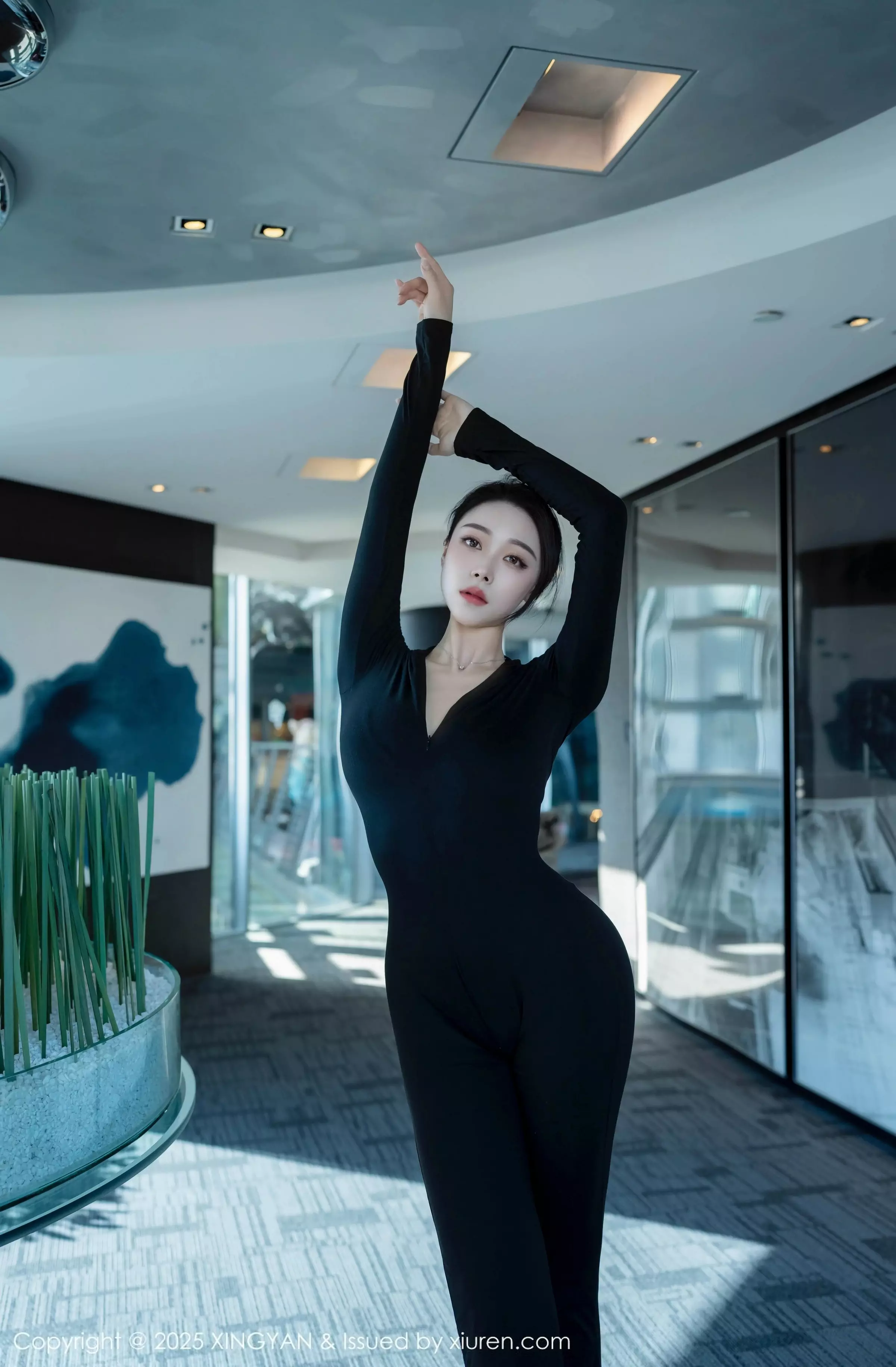 秀人集.com_[XINGYAN星颜社]VOL.322_模特清妙性感OL职业装露轻透黑色内衣秀完美身材诱惑写真81P