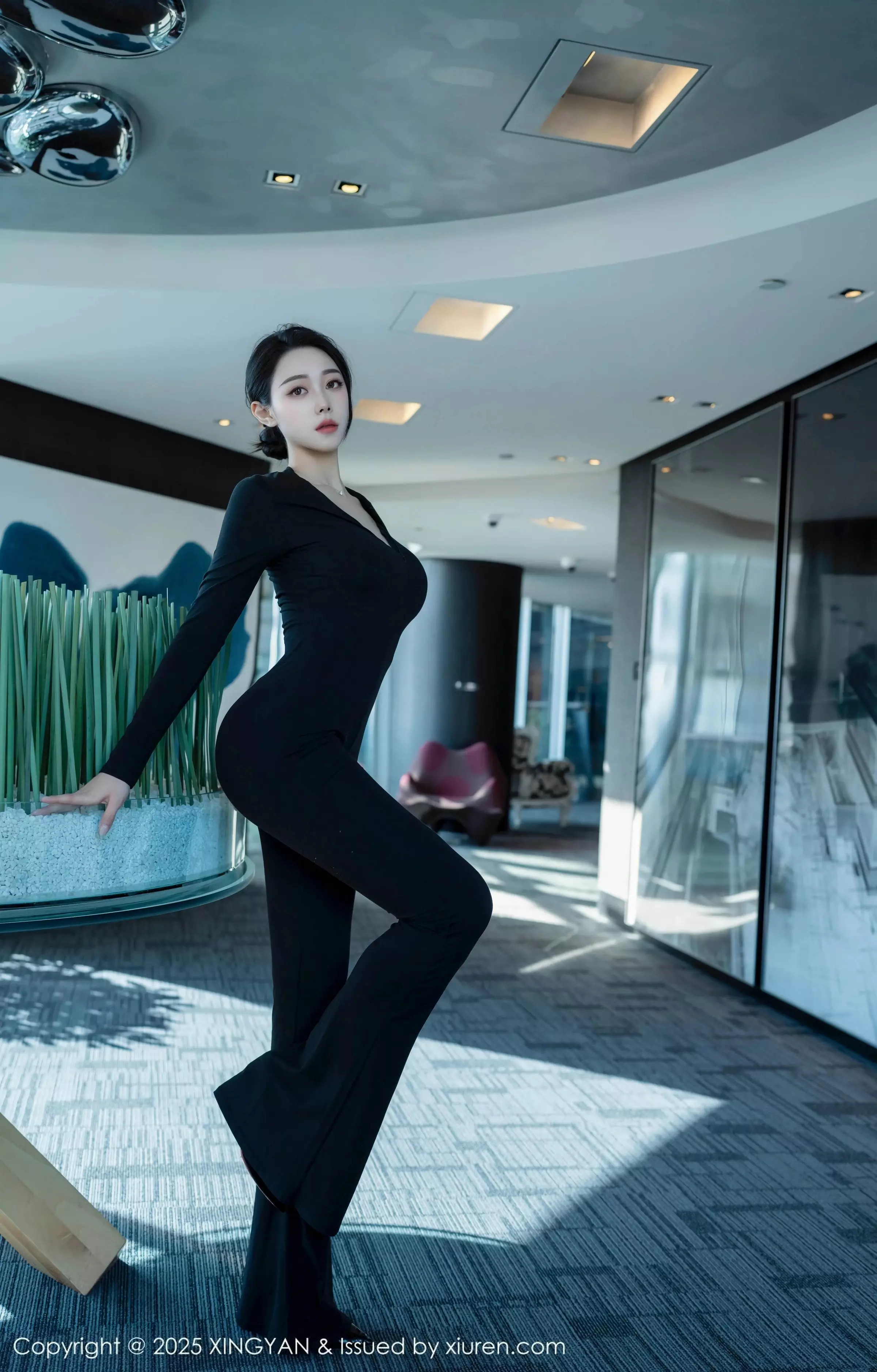 秀人集.com_[XINGYAN星颜社]VOL.322_模特清妙性感OL职业装露轻透黑色内衣秀完美身材诱惑写真81P