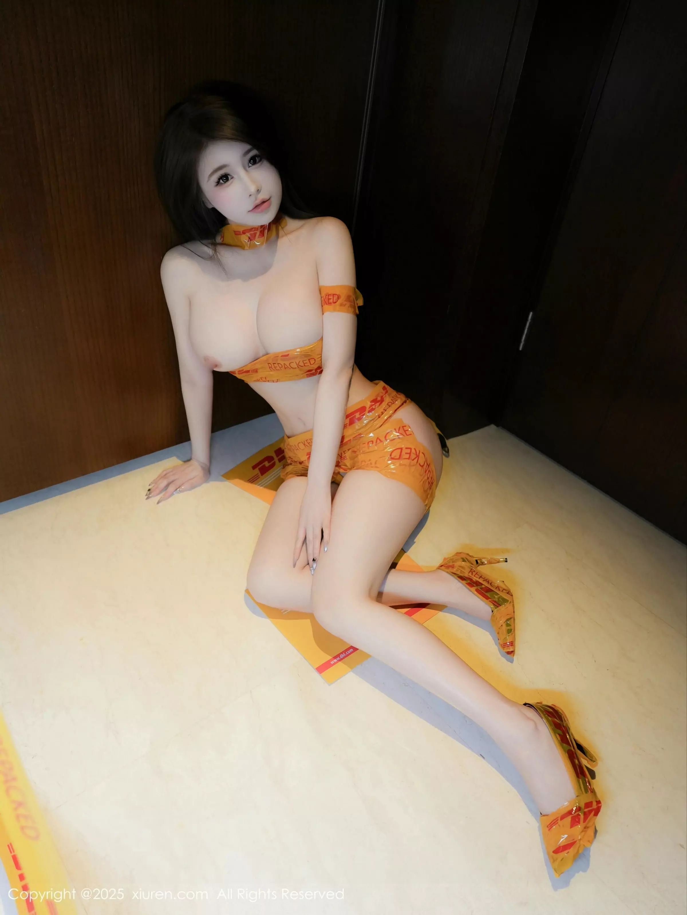 秀人集.com_[XiuRen秀人网]No.10016_模特甜妮户外性感黄色胶带裹身秀完美身材白嫩肌肤诱惑写真76P