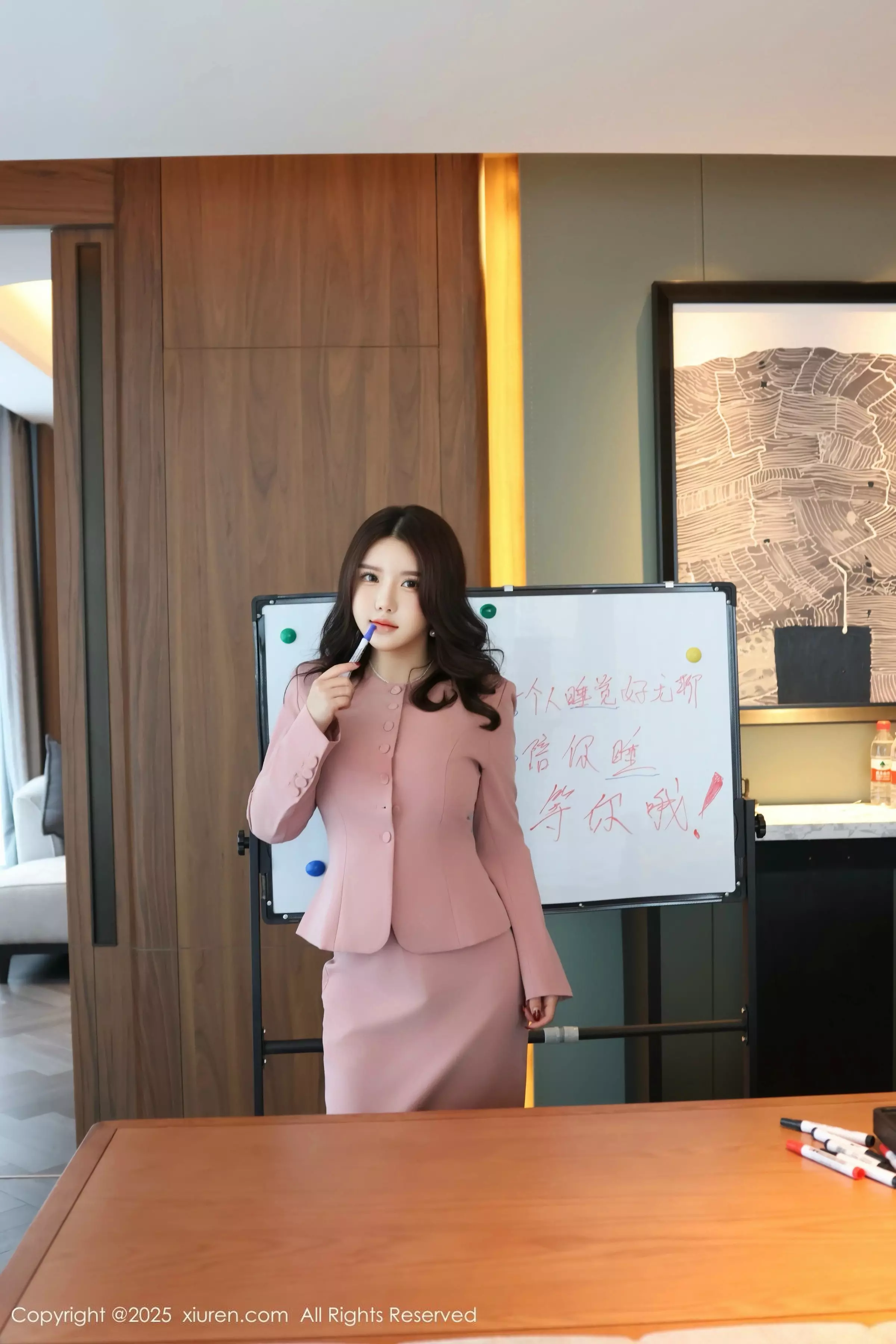 秀人集.com_[XiuRen秀人网]No.10020_模特小薯条nienie粉色职业装露白色情趣内衣秀惹火身材诱惑写真107P