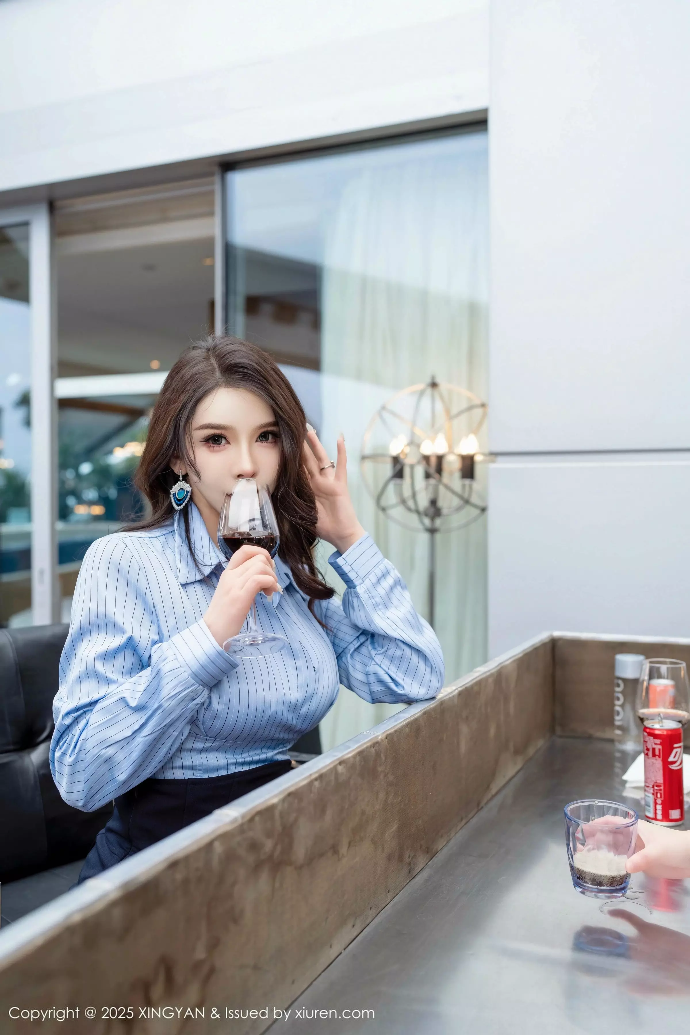 秀人集.com_[XINGYAN星颜社]VOL.323_模特李丽莎性感衬衫配黑短裙露超薄黑丝秀完美身材诱惑写真80P