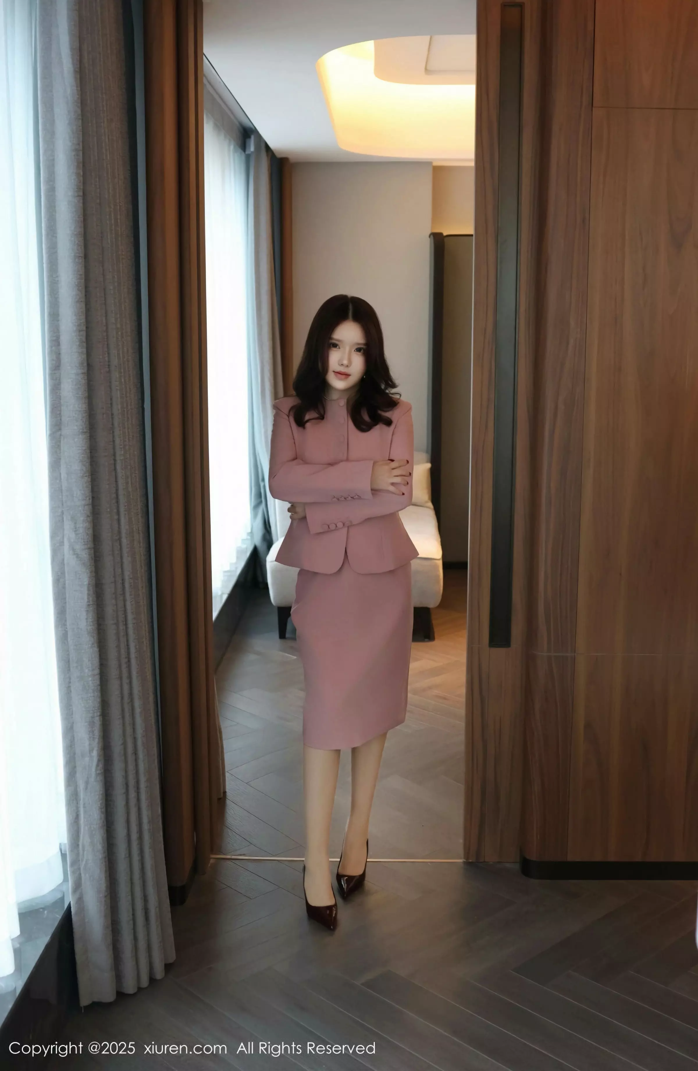 秀人集.com_[XiuRen秀人网]No.10020_模特小薯条nienie粉色职业装露白色情趣内衣秀惹火身材诱惑写真107P