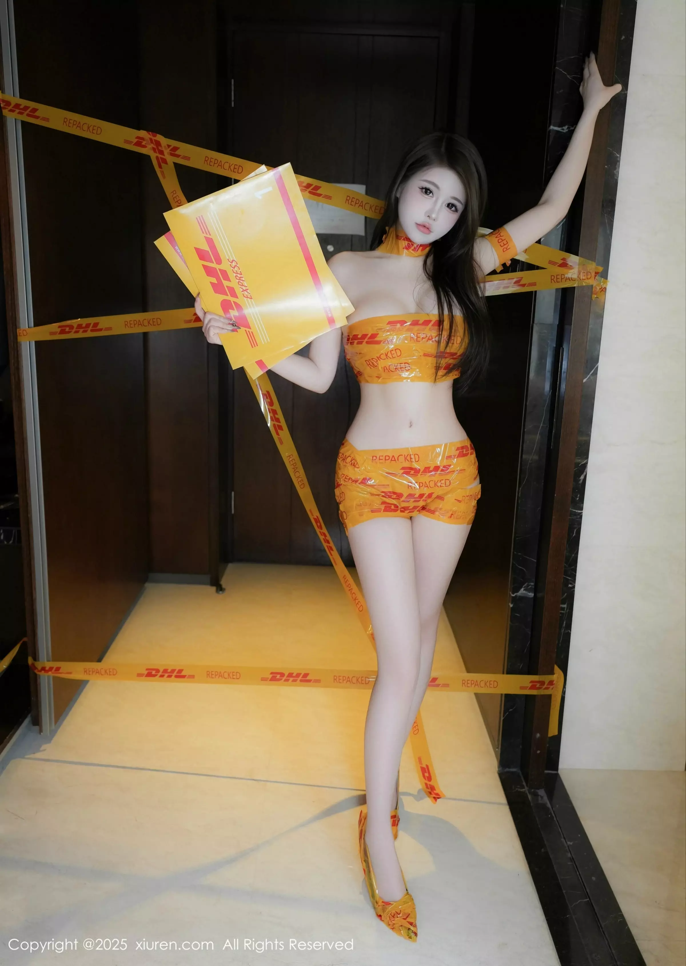 秀人集.com_[XiuRen秀人网]No.10016_模特甜妮户外性感黄色胶带裹身秀完美身材白嫩肌肤诱惑写真76P