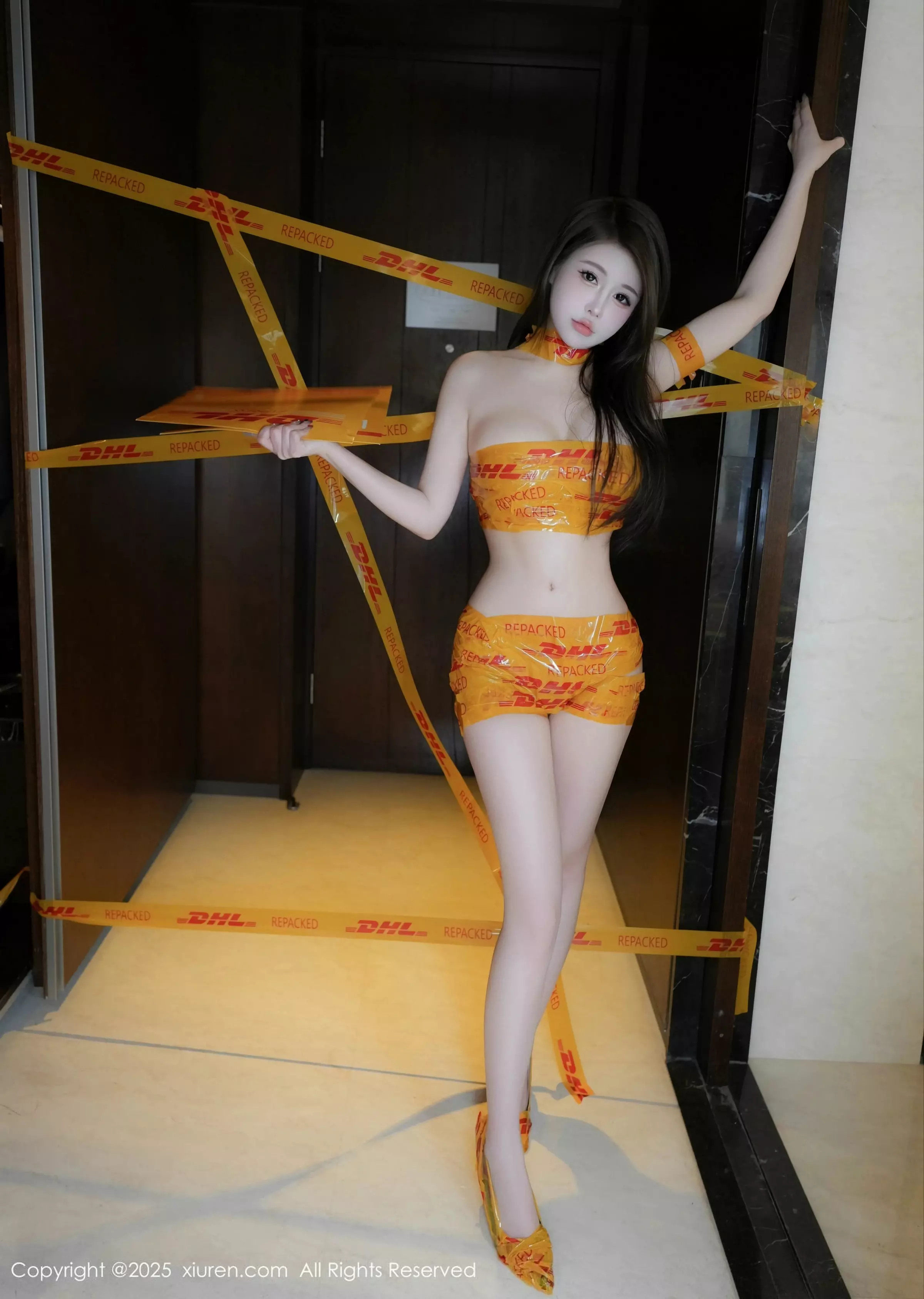 秀人集.com_[XiuRen秀人网]No.10016_模特甜妮户外性感黄色胶带裹身秀完美身材白嫩肌肤诱惑写真76P