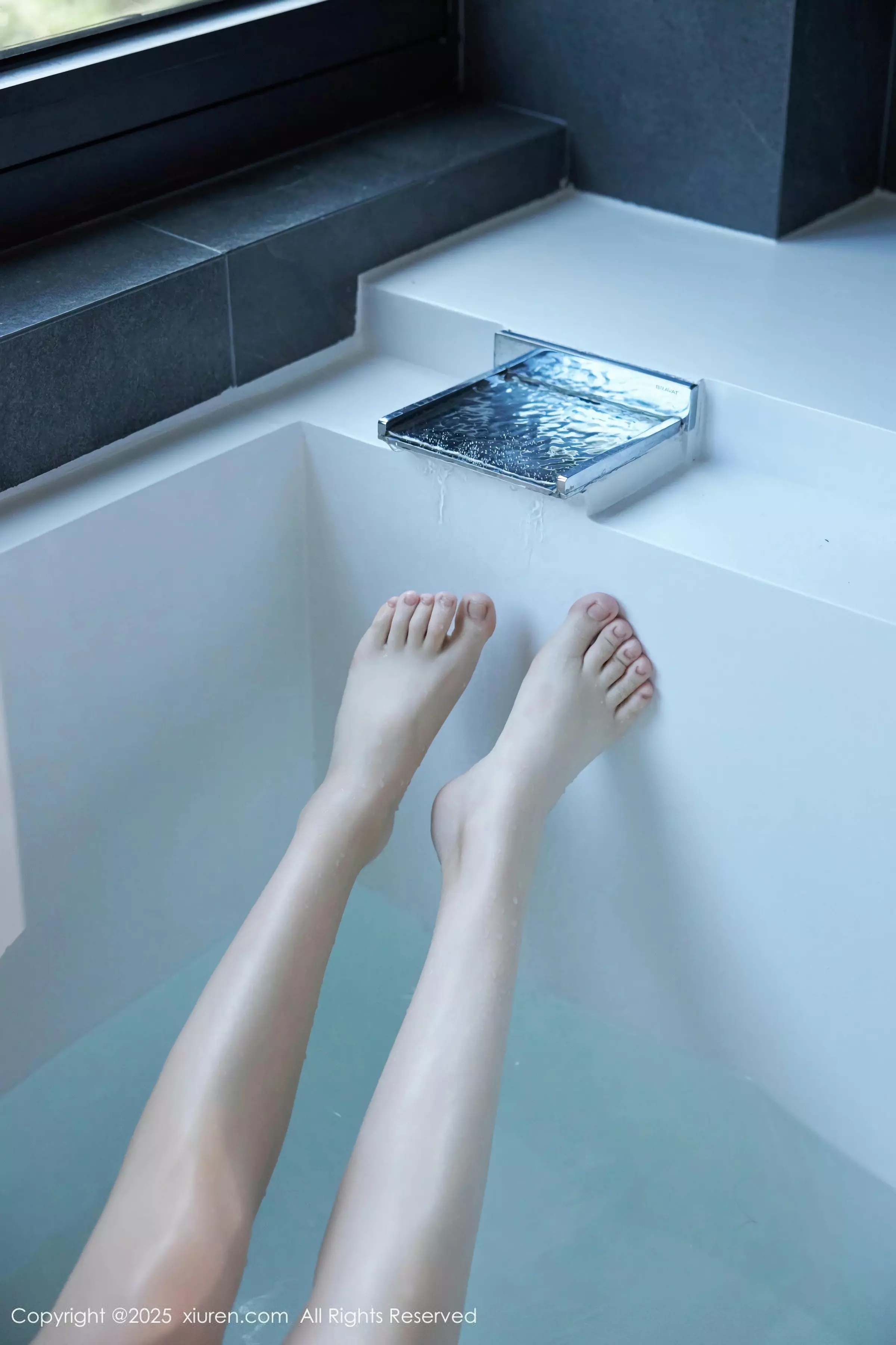 秀人集.com_[XiuRen秀人网]No.10031_模特养乐多Doll性感黑色内衣+豹纹吊带裙秀完美身材诱惑写真46P