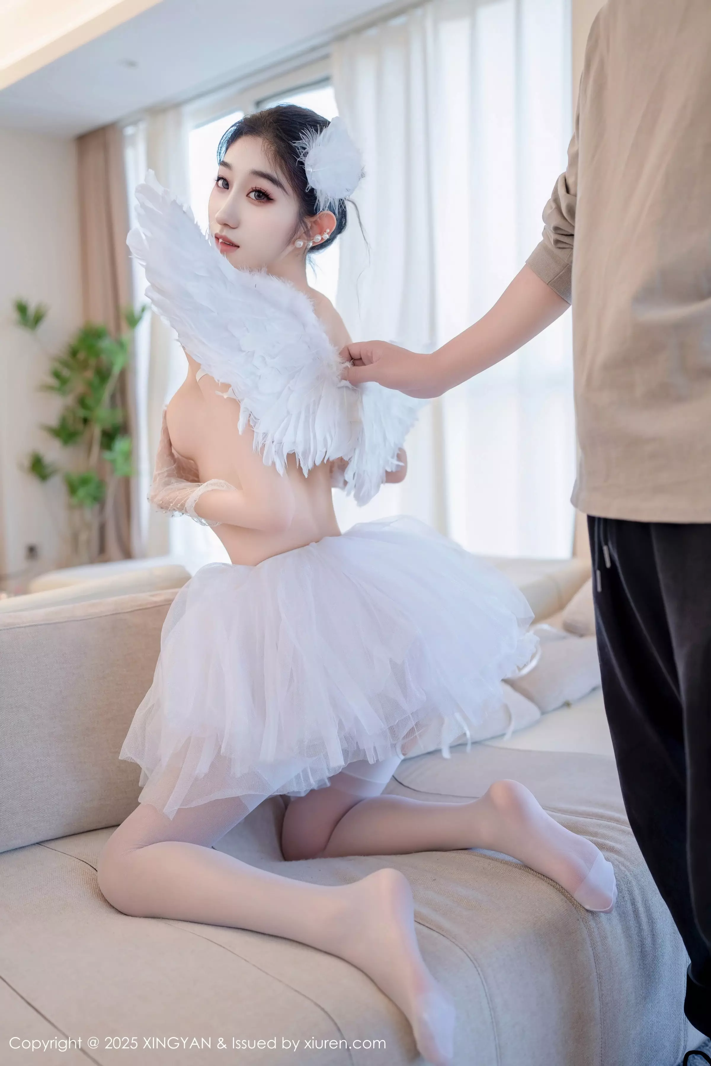 秀人集.com_[XINGYAN星颜社]VOL.324_模特星冉性感白色芭蕾吊带裙配白丝吊袜秀曼妙身姿诱惑写真78P