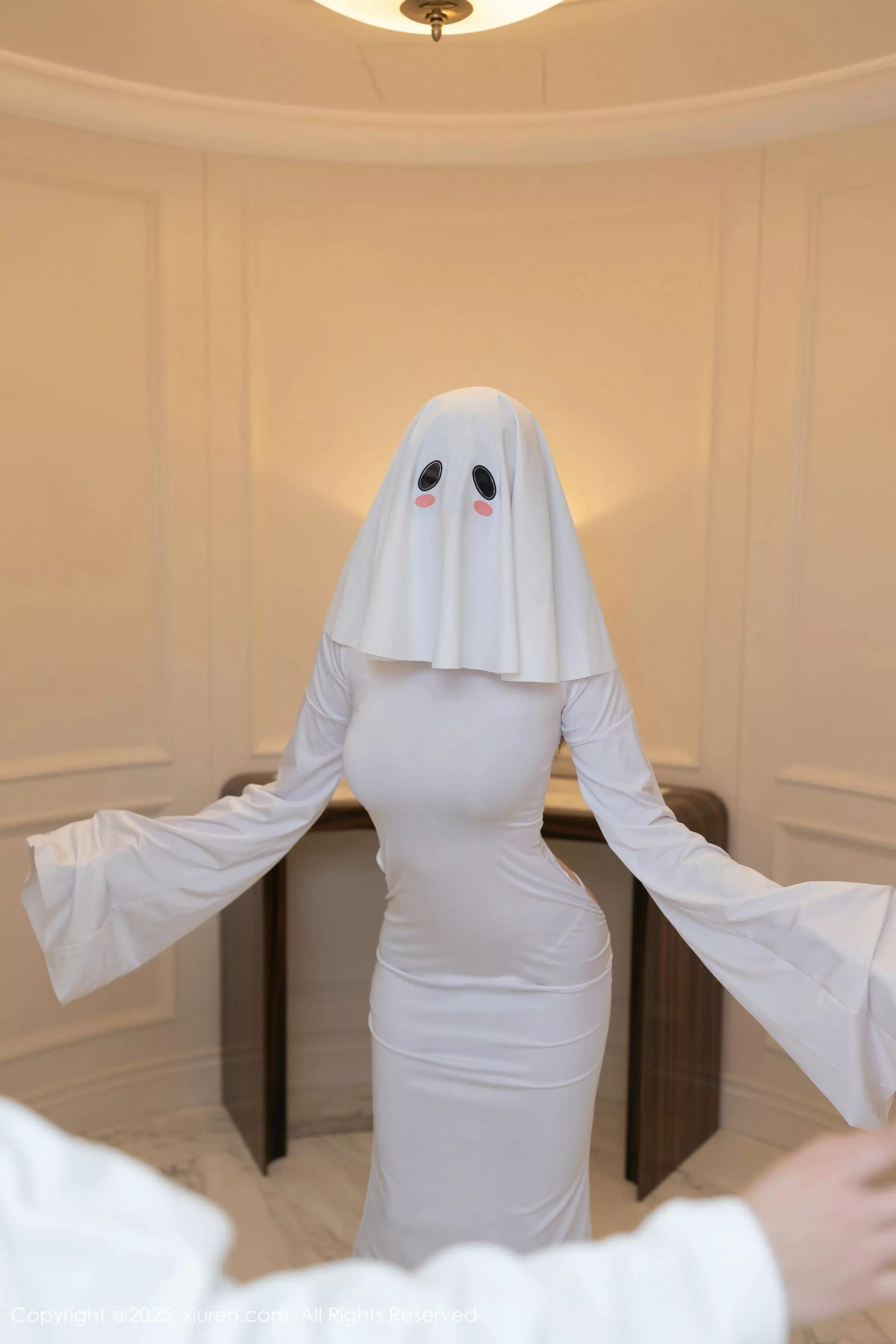 秀人集.com_[XiuRen秀人网]No.10035_模特安然anran性感白色连衣短裙配白色丝袜秀曼妙身姿诱惑写真80P