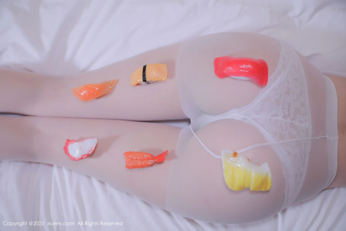 秀人集.com_[XiuRen秀人网]No.9916_模特伊一Moon性感白T露白色内衣配超薄白丝秀曼妙身姿诱惑写真52P