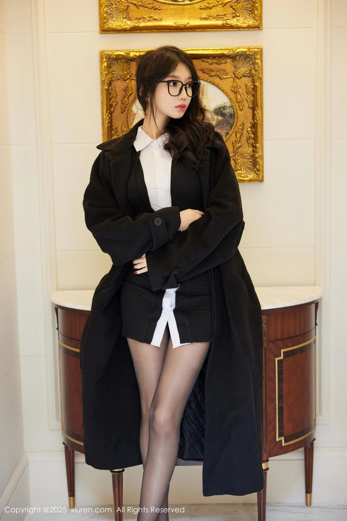 秀人集.com_[XiuRen秀人网]No.9926_模特玥儿玥er性感黑色外套裙露黑色内衣配超薄黑丝极致魅惑写真82P