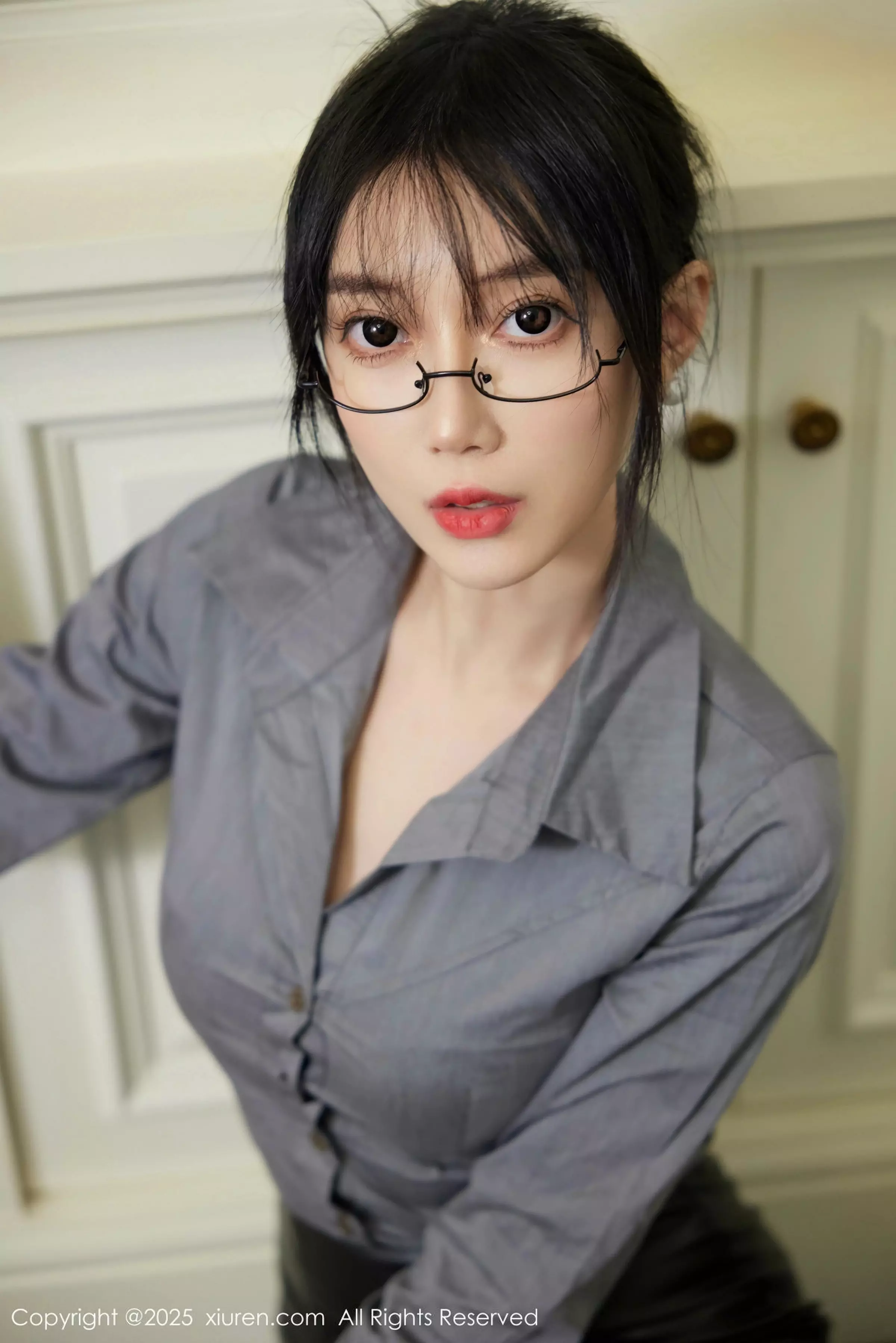 秀人集.com_[XiuRen秀人网]No.10043_模特玥儿玥er性感Ol职业装露黑色内衣配超薄黑丝秀美腿诱惑写真87P