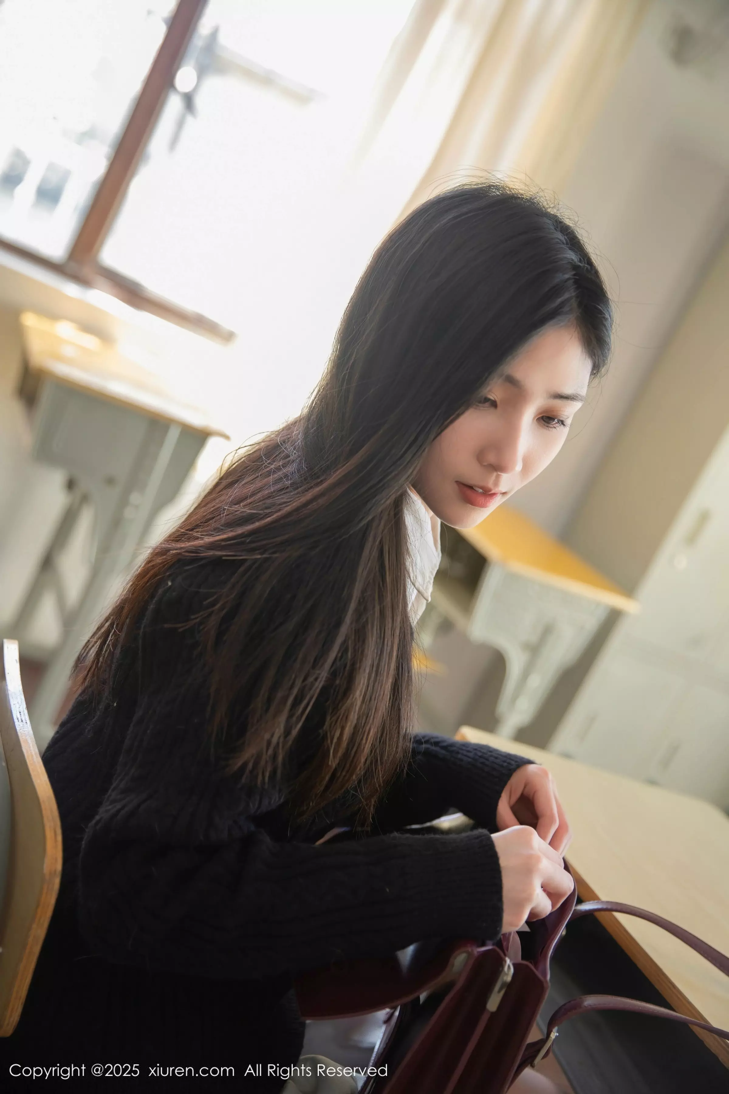 秀人集.com_[XiuRen秀人网]No.10078_模特刘婷婷教室场景性感白色短裙配白丝袜秀完美身材诱惑写真80P