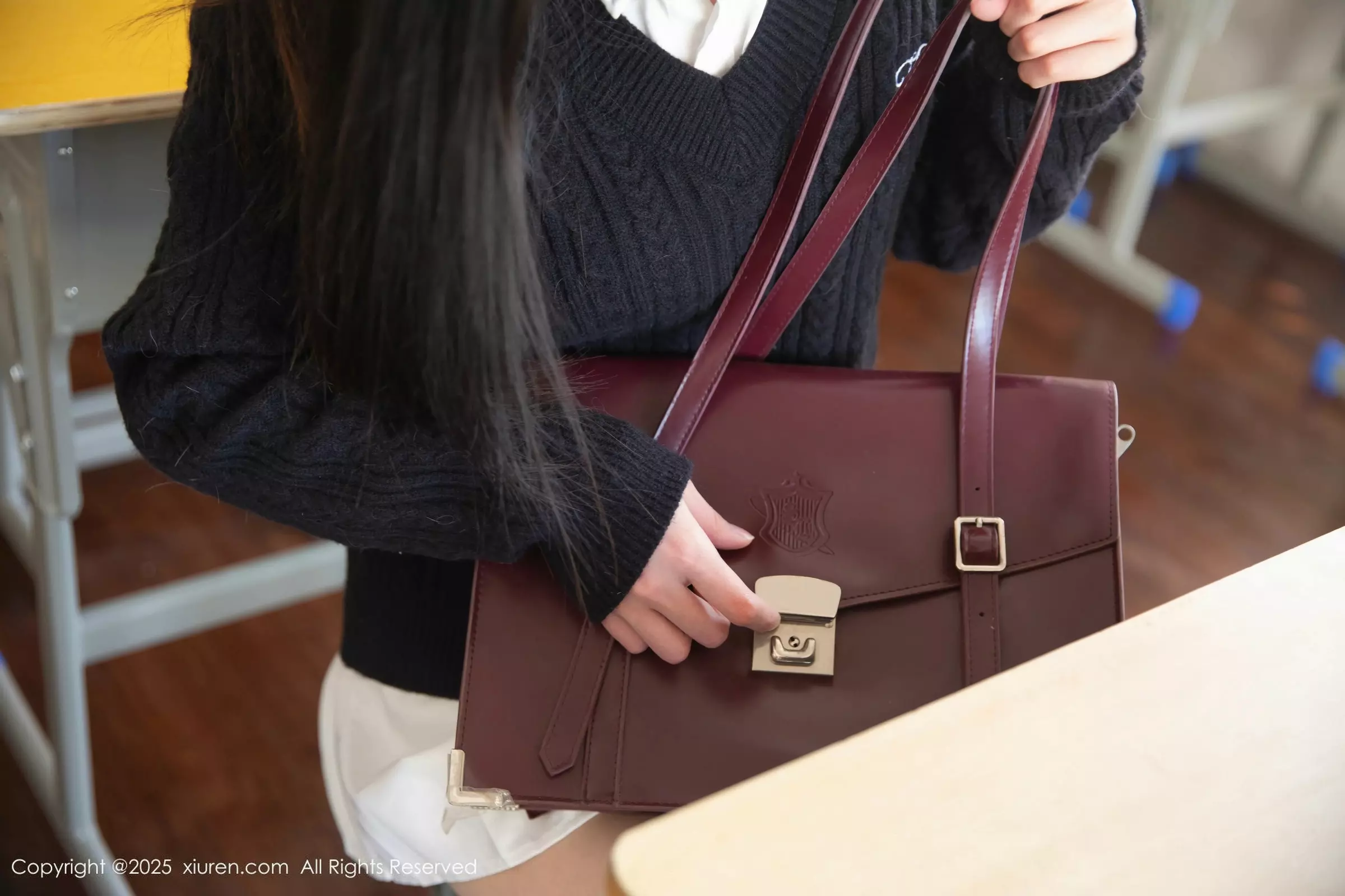 秀人集.com_[XiuRen秀人网]No.10078_模特刘婷婷教室场景性感白色短裙配白丝袜秀完美身材诱惑写真80P