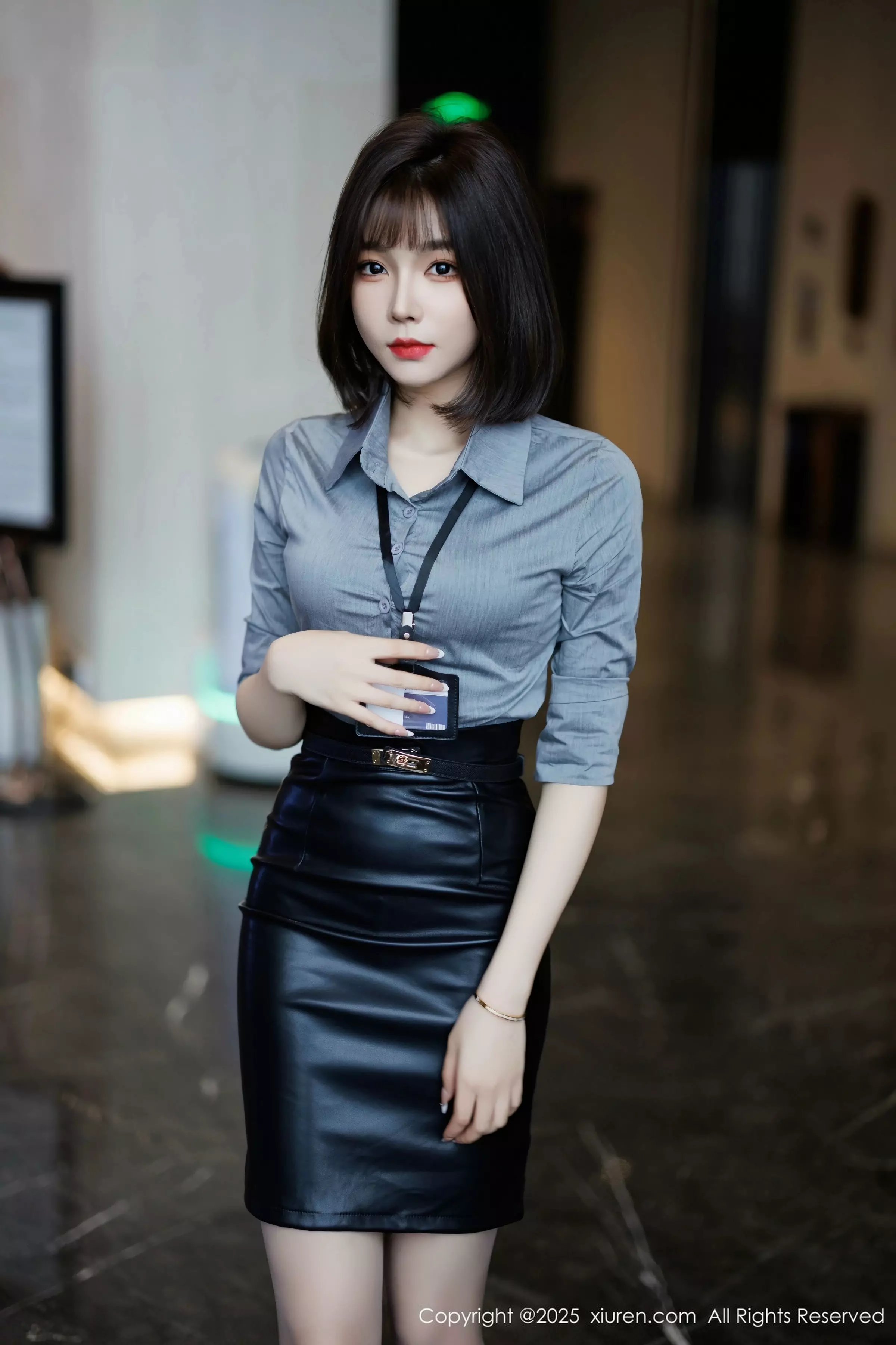 秀人集.com_[XiuRen秀人网]No.10080_女神徐莉芝Booty灰色衬衫配黑短裙露灰丝袜秀曼妙身姿诱惑写真81P