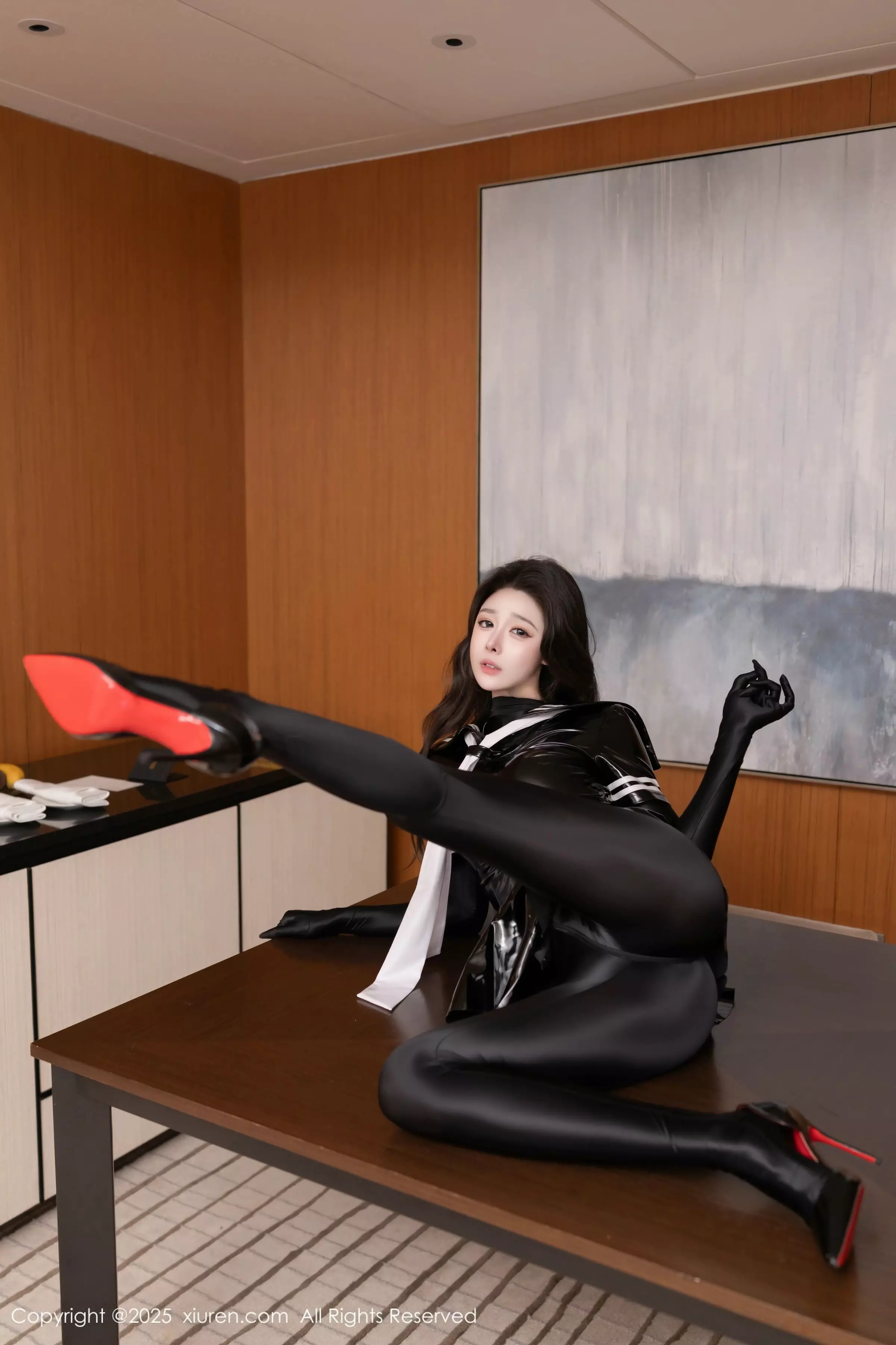 秀人集.com_[XiuRen秀人网]No.10087_模特小逗逗性感黑色胶衣+魅惑连体黑丝秀曼妙身姿撩人诱惑写真82P