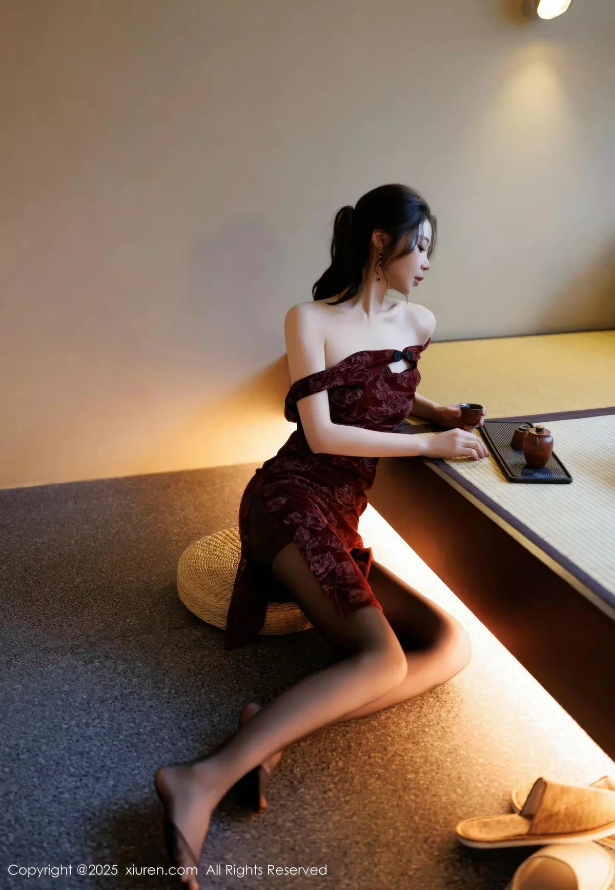 秀人集.com_[XiuRen秀人网]No.10106_模特梦心玥红色旗袍露紫色情趣服饰配黑丝袜秀高挑身材诱惑写真82P