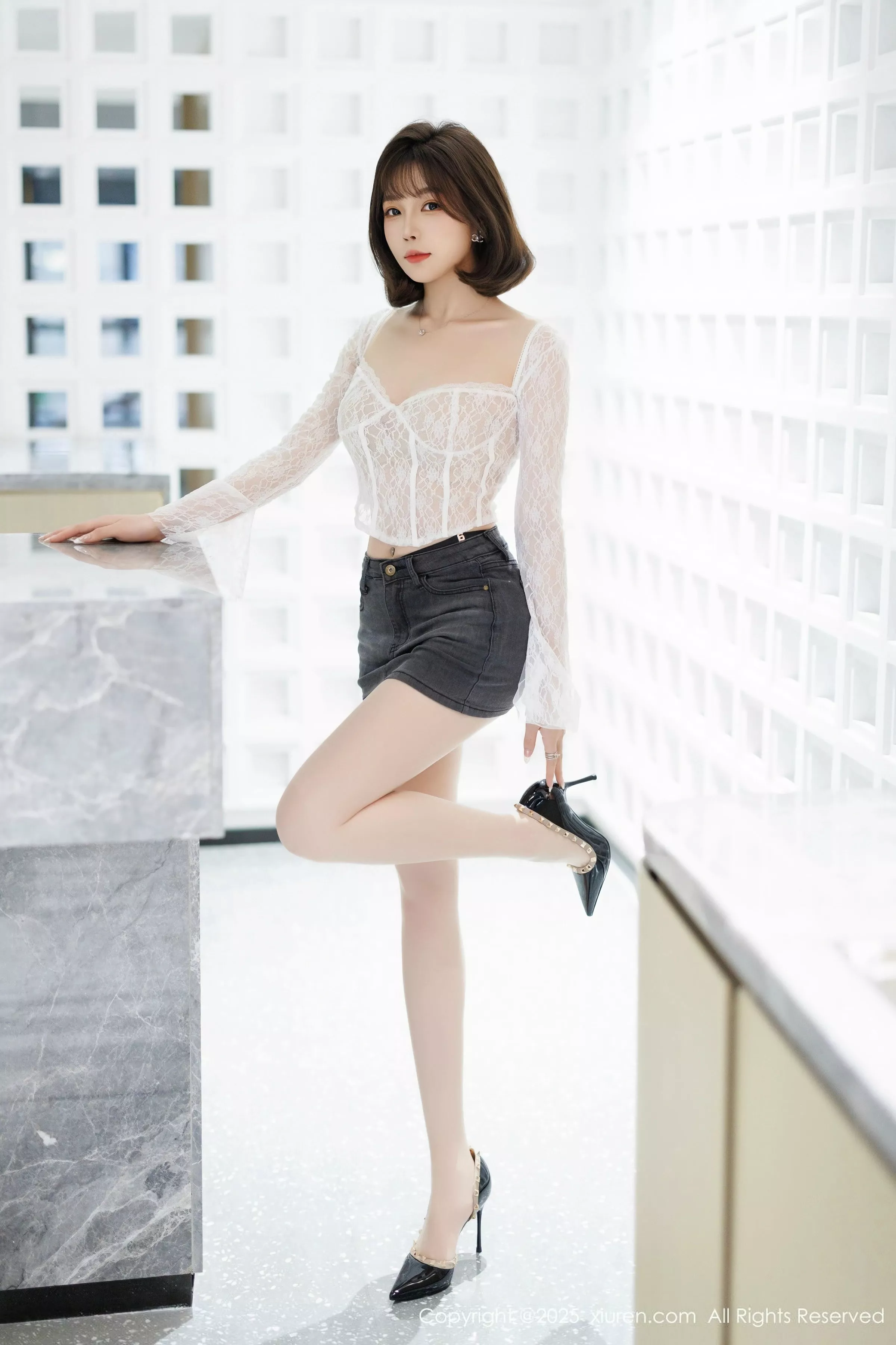 秀人集.com_[XiuRen秀人网]No.10113_女神徐莉芝Booty白色上衣配肉丝袜+蓝色情趣内衣秀美腿诱惑写真83P