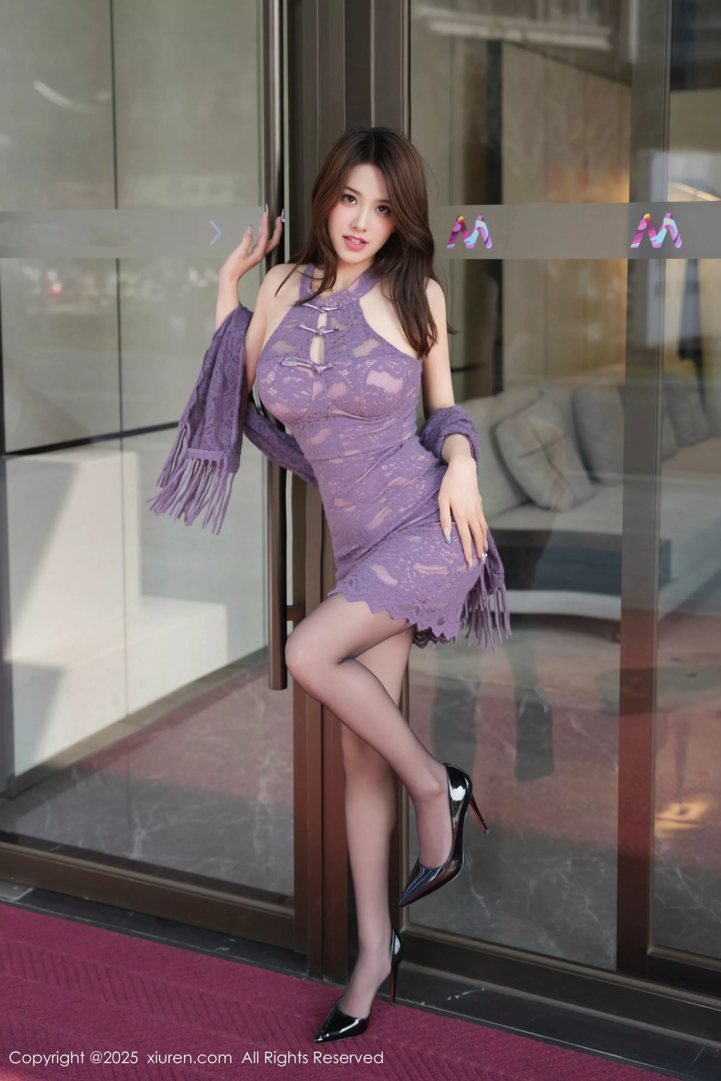 秀人集.com_[XiuRen秀人网]No.10111_模特Well11性感紫色旗袍服饰配开档黑丝秀高挑曼妙身姿诱惑写真70P