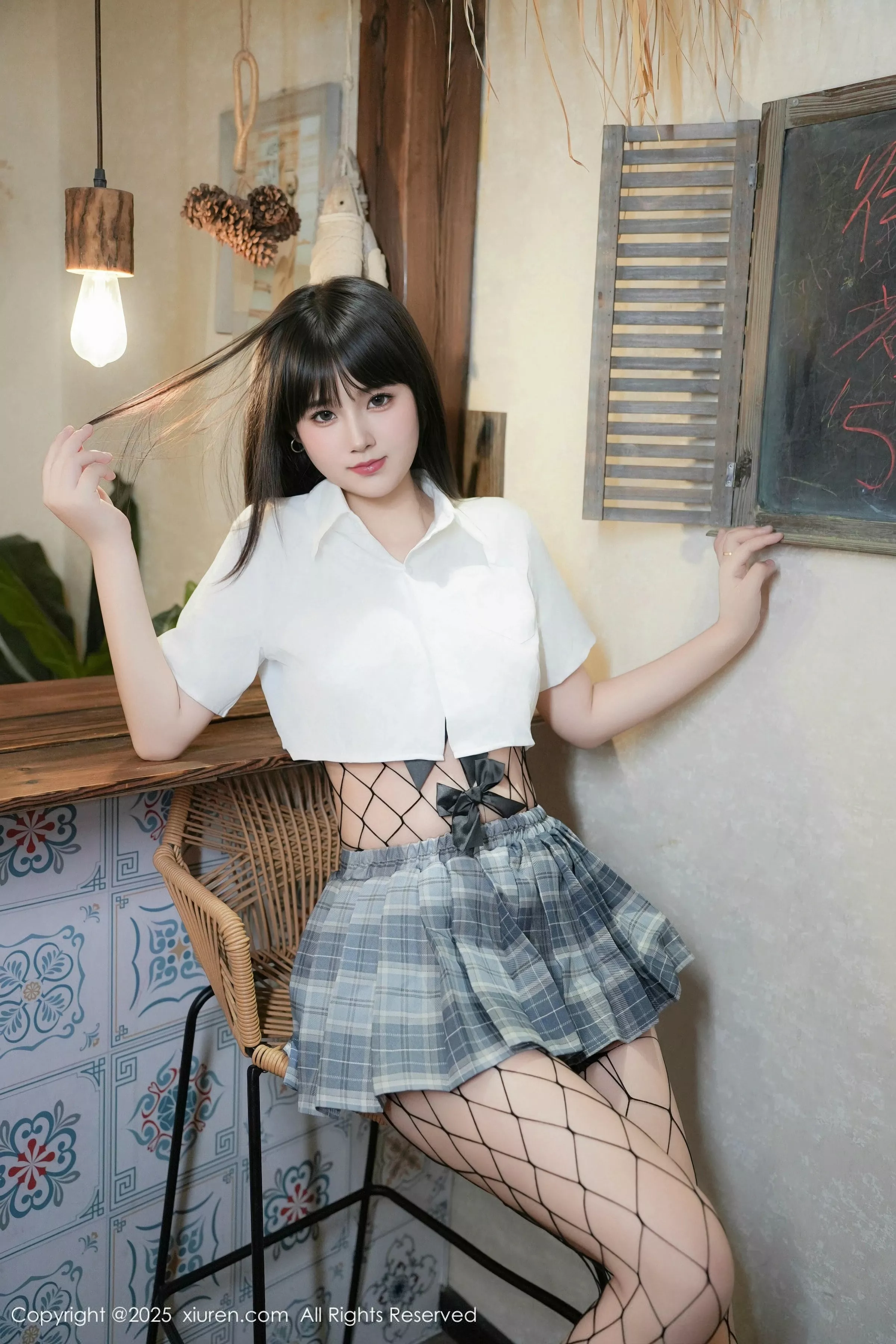 秀人集.com_[XiuRen秀人网]No.10118_模特姚若兮vay性感白T配灰短裙露黑丝网袜秀曼妙身姿诱惑写真55P