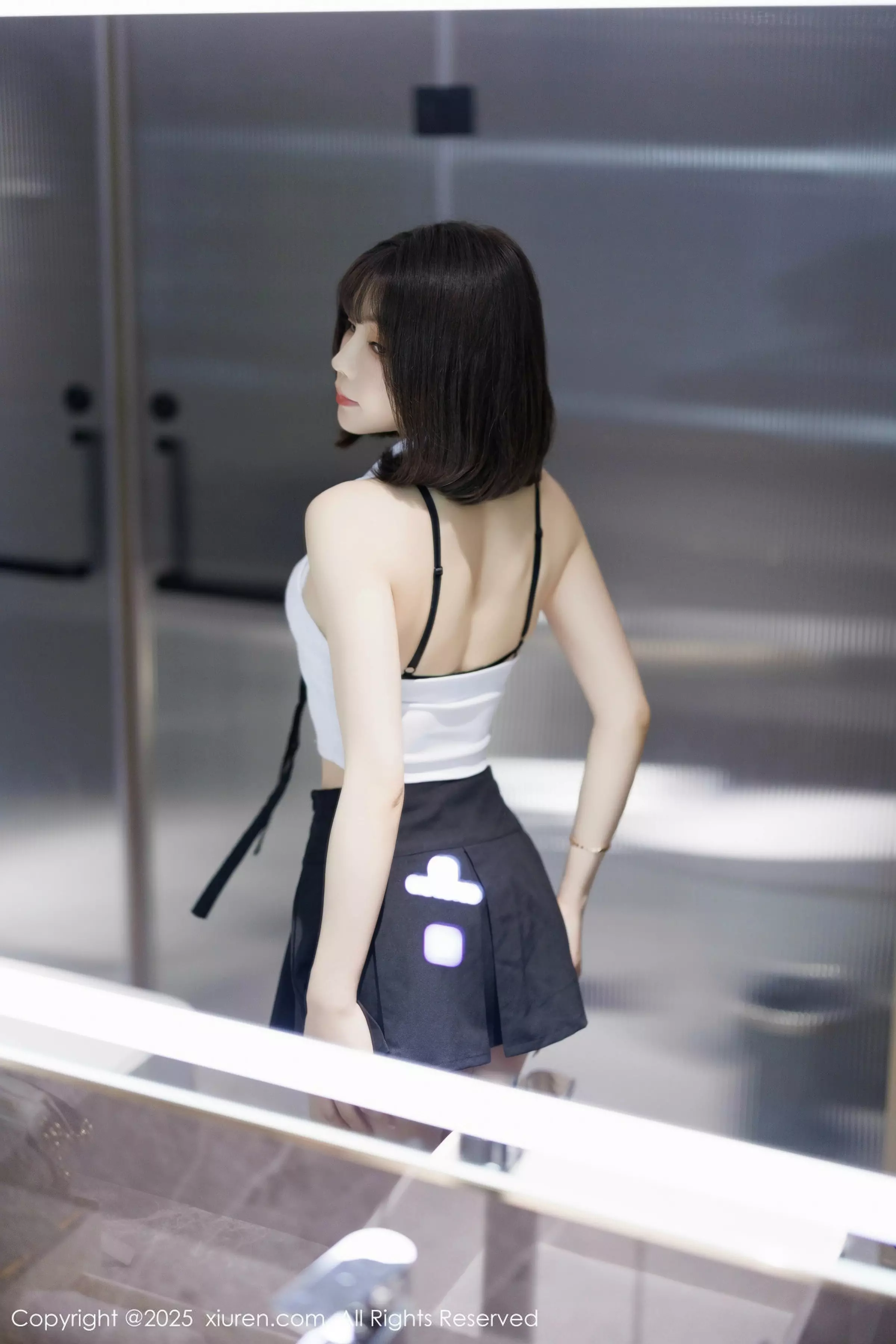 秀人集.com_[XiuRen秀人网]No.10048_女神徐莉芝Booty性感白色上衣配黑色短裙秀曼妙身姿诱惑写真82P