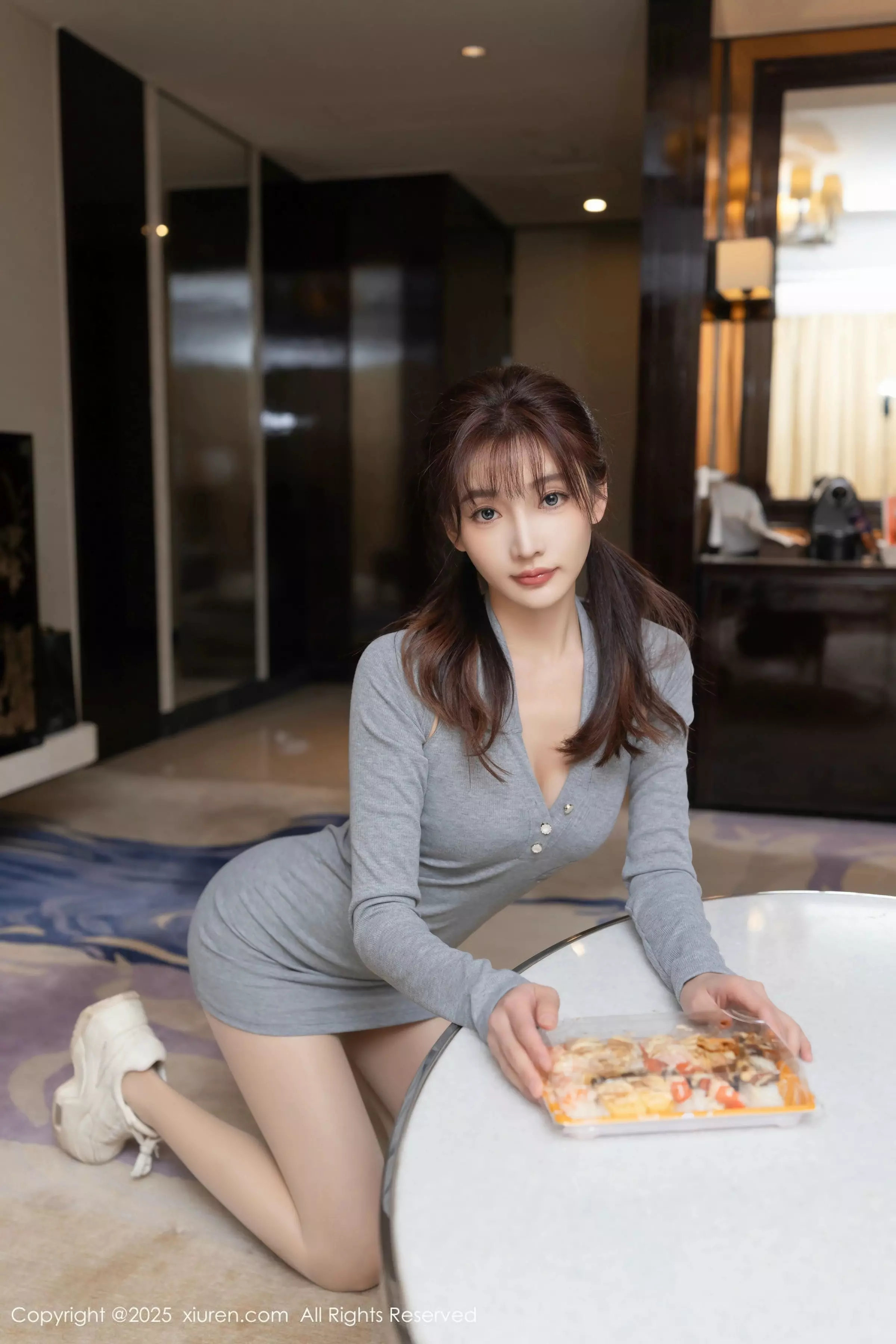 秀人集.com_[XiuRen秀人网]No.10049_模特陆萱萱性感灰色连衣短裙配超薄肉丝秀柔美身姿诱惑写真80P