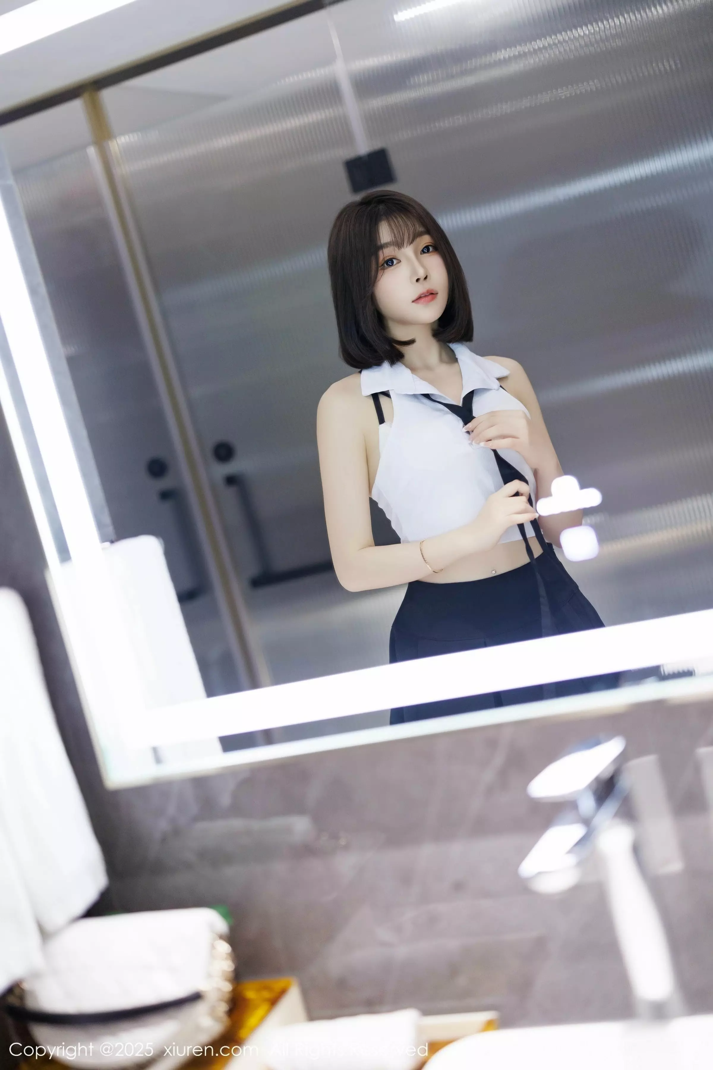 秀人集.com_[XiuRen秀人网]No.10048_女神徐莉芝Booty性感白色上衣配黑色短裙秀曼妙身姿诱惑写真82P