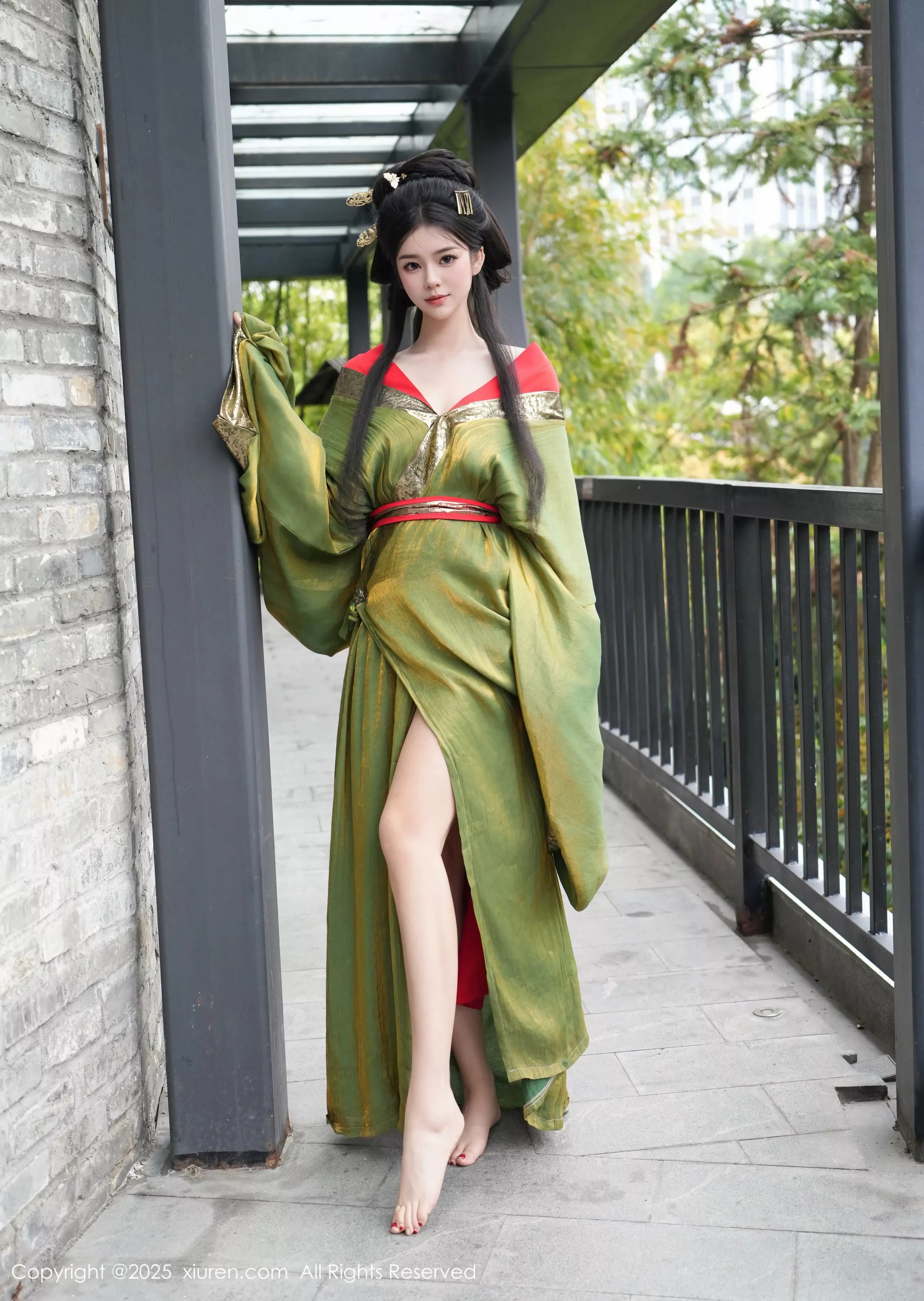 秀人集.com_[XiuRen秀人网]No.10126_模特雪糕CiCi性感绿色古风服饰露红色情趣服饰秀美腿诱惑写真68P