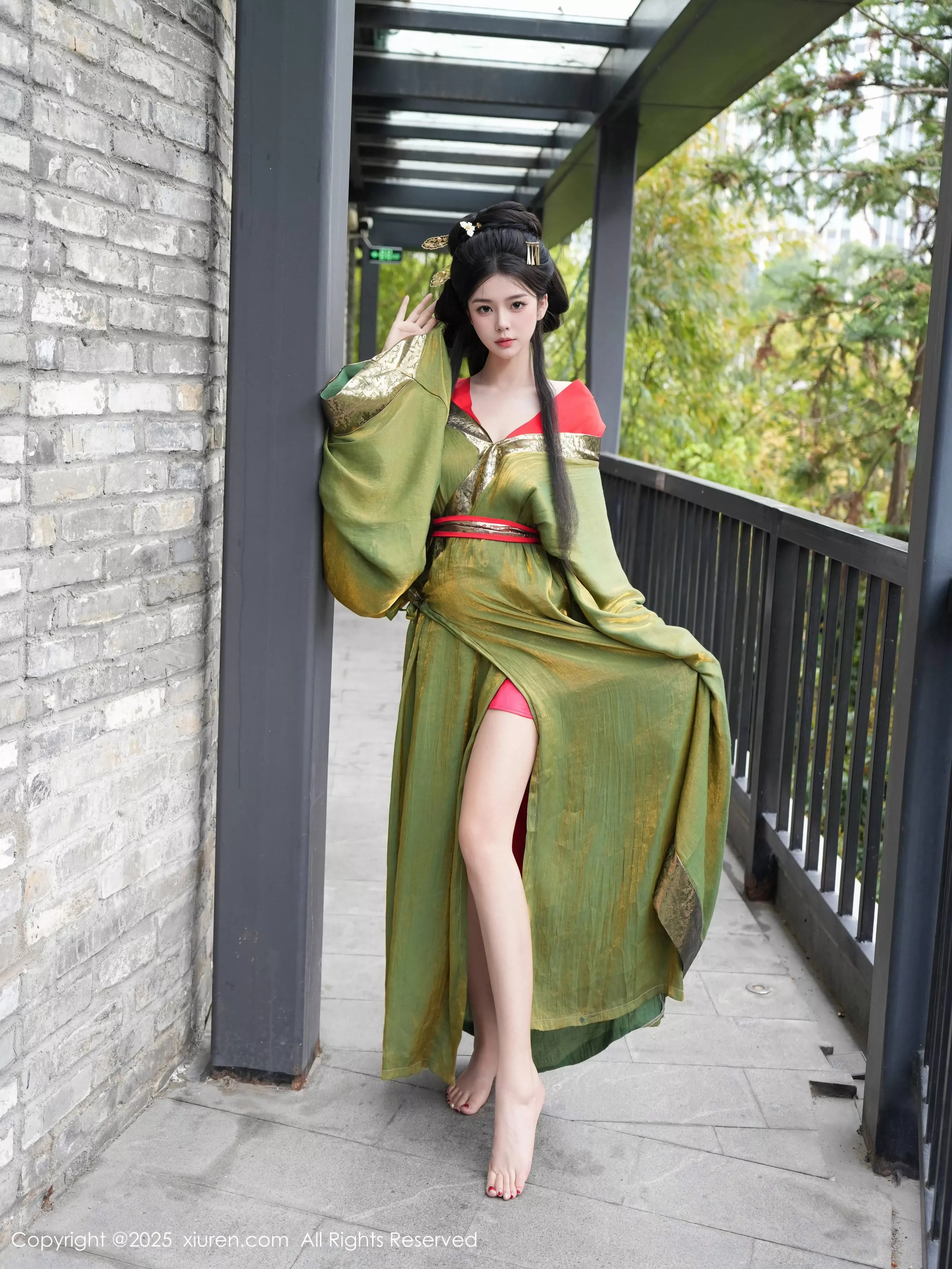 秀人集.com_[XiuRen秀人网]No.10126_模特雪糕CiCi性感绿色古风服饰露红色情趣服饰秀美腿诱惑写真68P