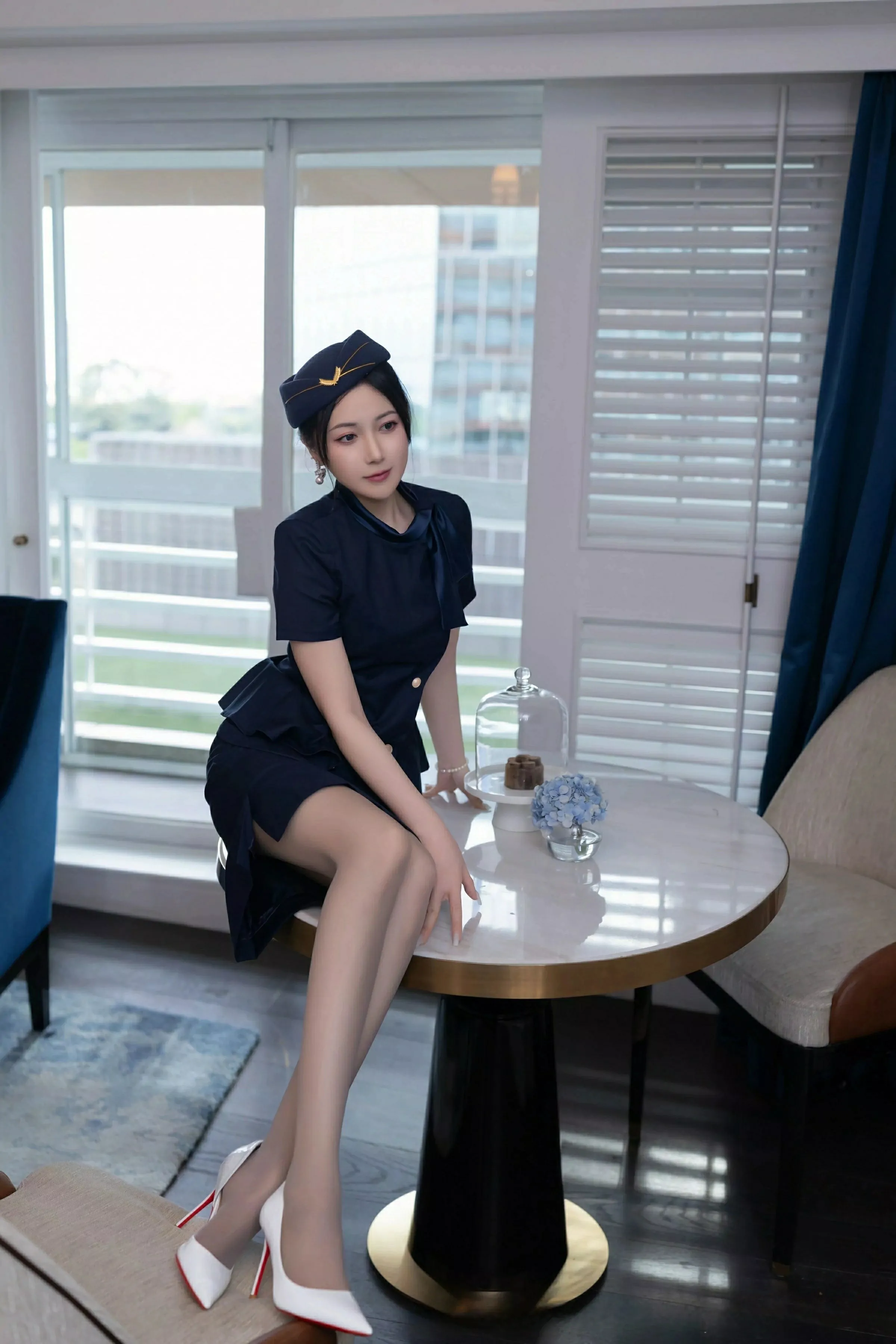 秀人集.com_[XiuRen秀人网]No.10142_模特鱼子酱Fish性感空姐制服露白色内衣配灰丝袜秀美腿诱惑写真80P