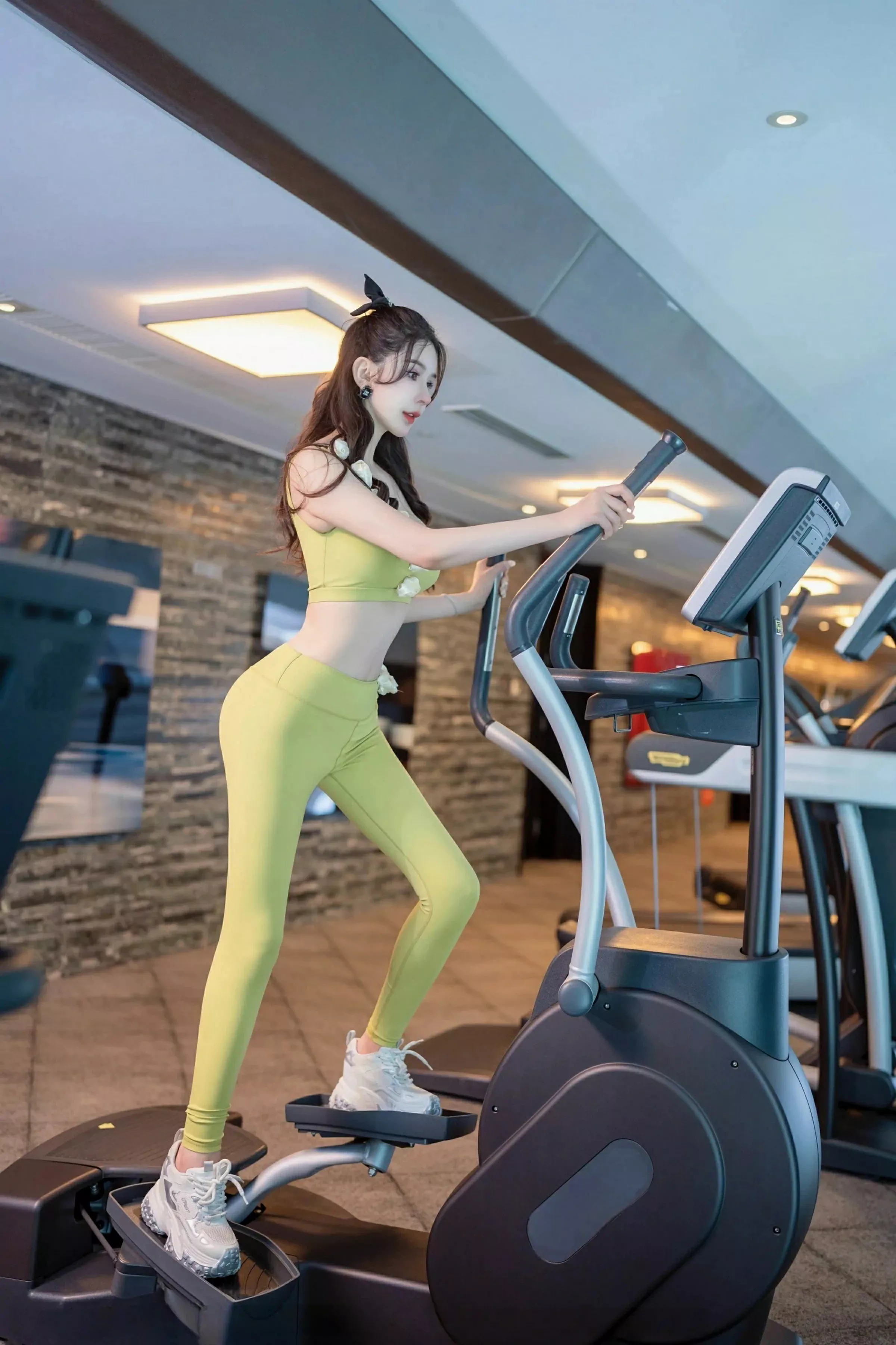 秀人集.com_[XINGYAN星颜社]VOL.333_模特合集女神李丽莎性感紧身运动套装秀完美身材惹火诱惑写真80P