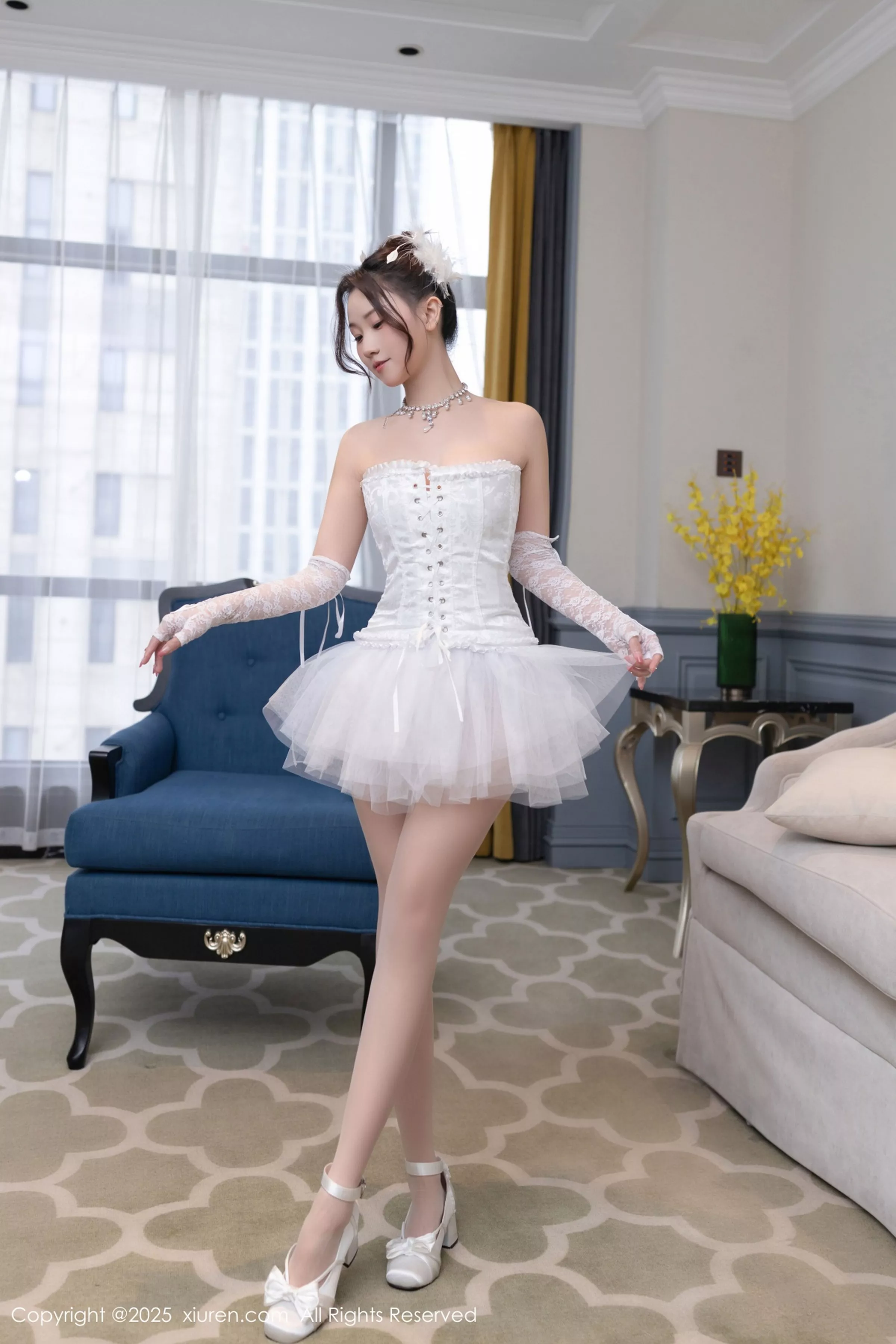 秀人集.com_[XiuRen秀人网]No.10161_模特杏子Yada性感白色低胸连衣裙配原色丝袜秀曼妙身姿诱惑写真82P