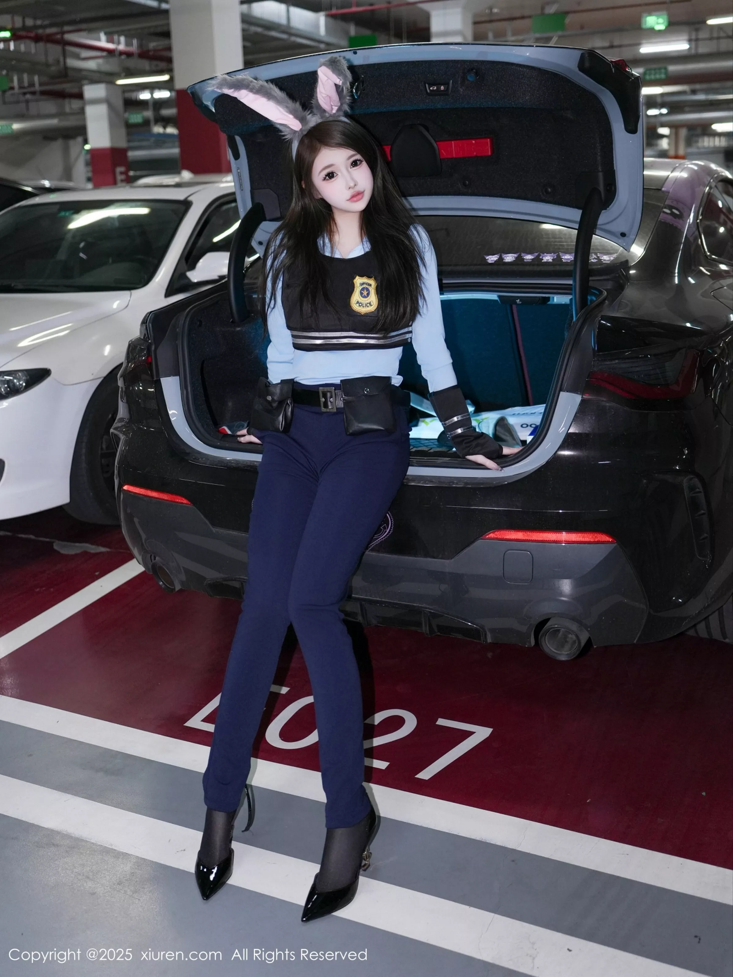 秀人集.com_[XiuRen秀人网]No.10158_模特甜妮性感黑色制服露半截上衣配超薄黑丝秀丰腴身姿诱惑写真69P