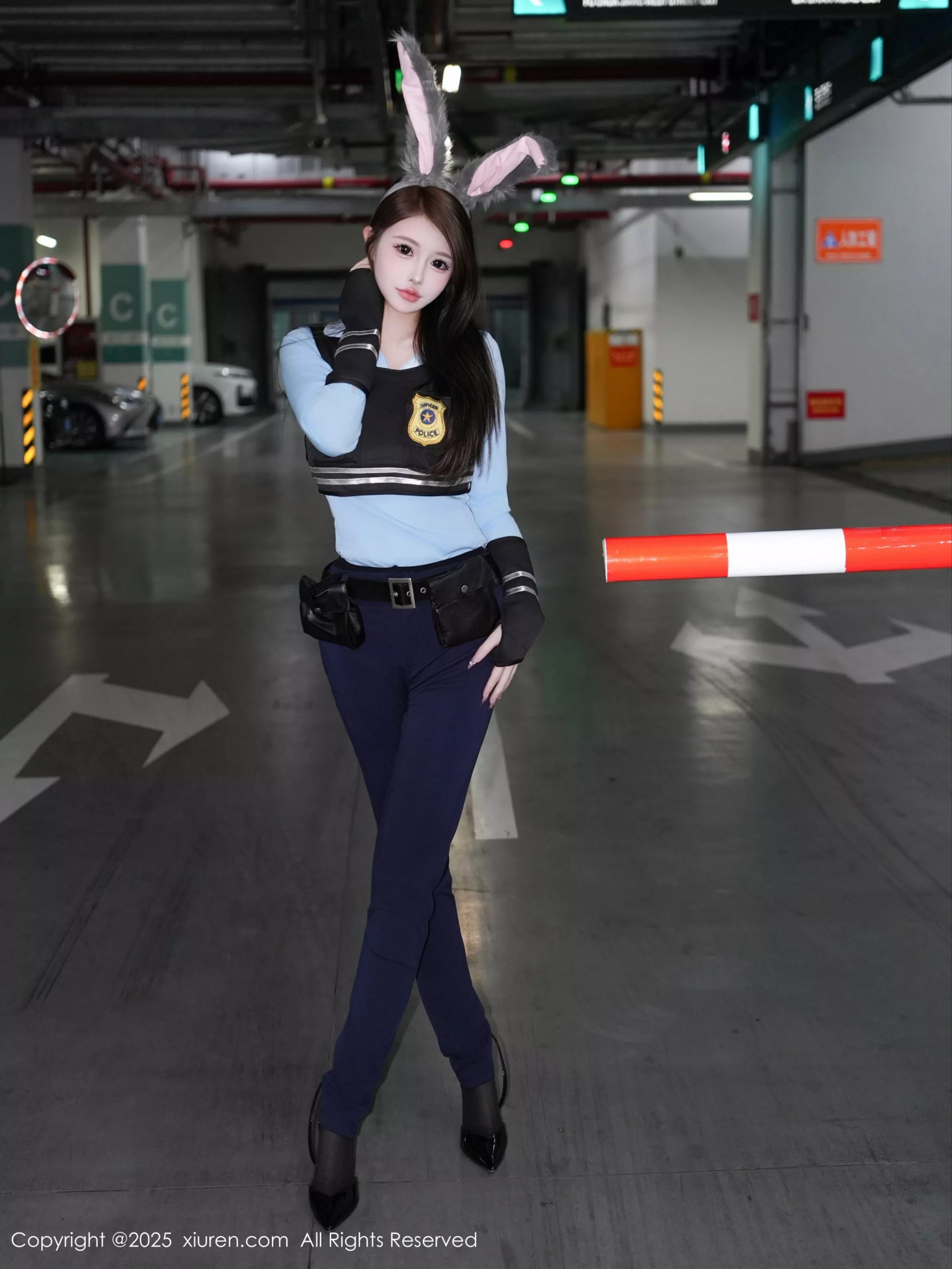 秀人集.com_[XiuRen秀人网]No.10158_模特甜妮性感黑色制服露半截上衣配超薄黑丝秀丰腴身姿诱惑写真69P