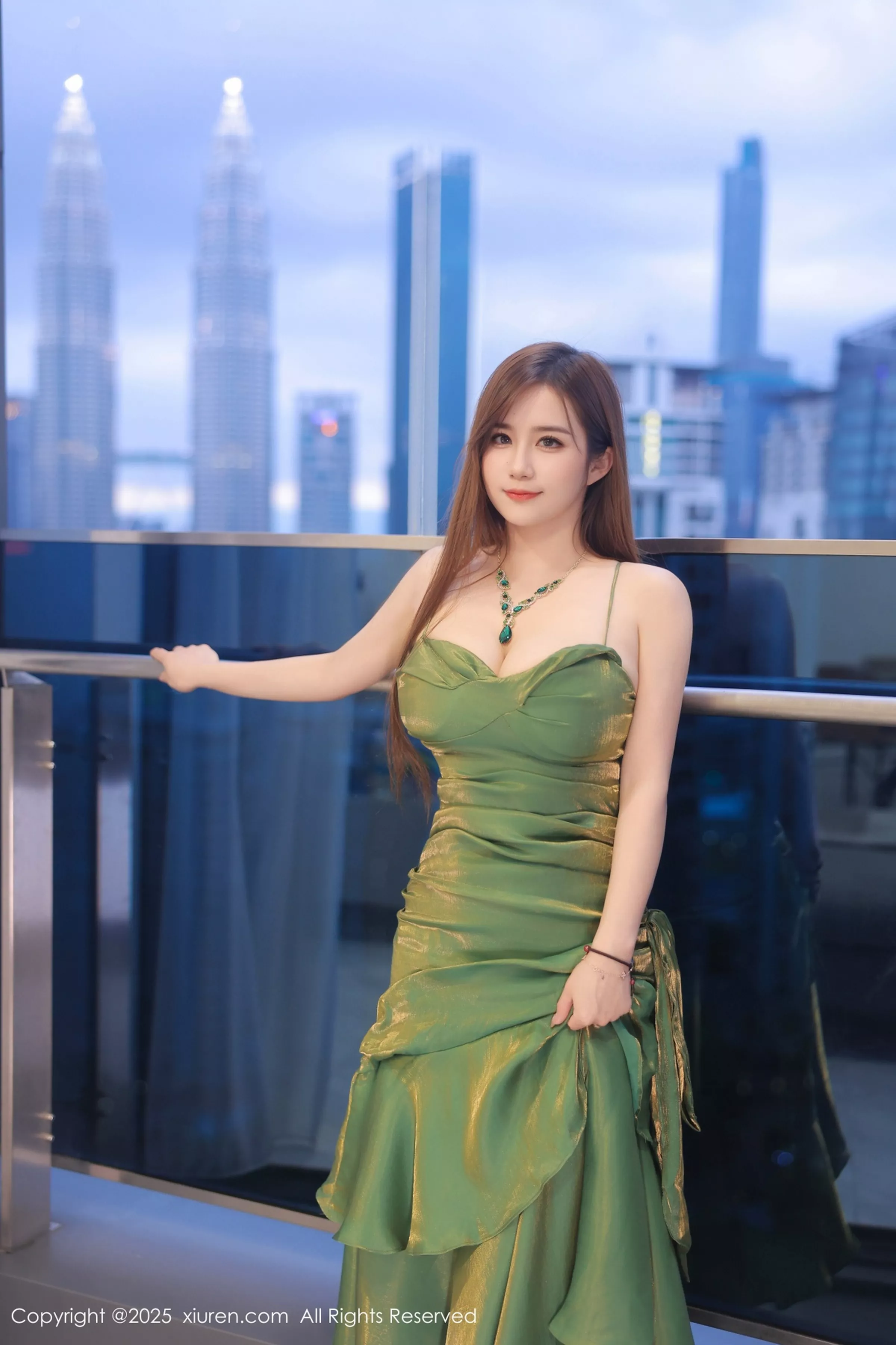 秀人集.com_[XiuRen秀人网]No.10169_模特小肉肉咪性感缕空情趣内衣配破烂黑丝秀凹凸身材诱惑写真78P