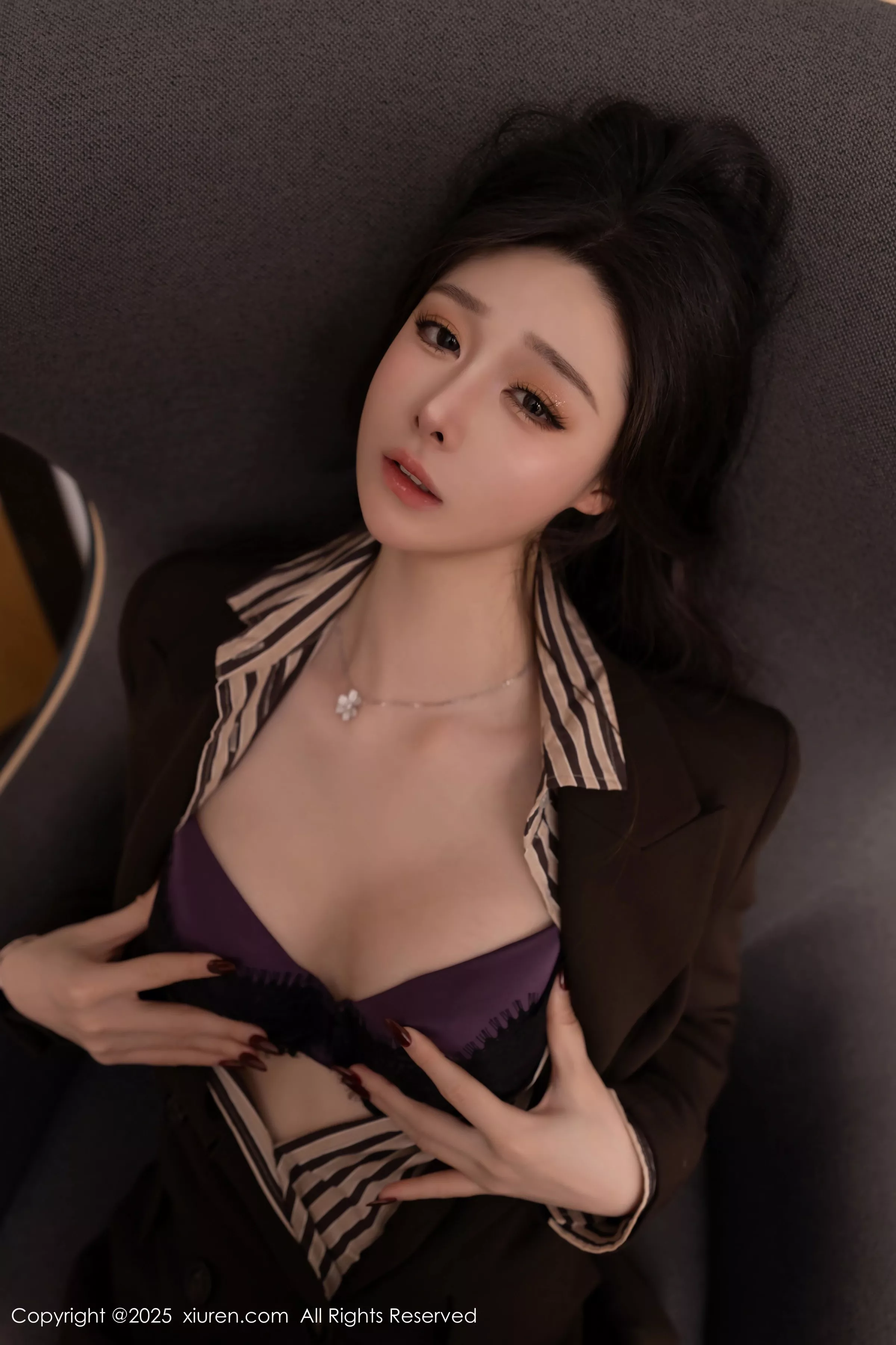 秀人集.com_[XiuRen秀人网]No.10202_模特小逗逗性感衬衫露紫色蕾丝内衣配黑丝袜秀曼妙身姿诱惑写真80P