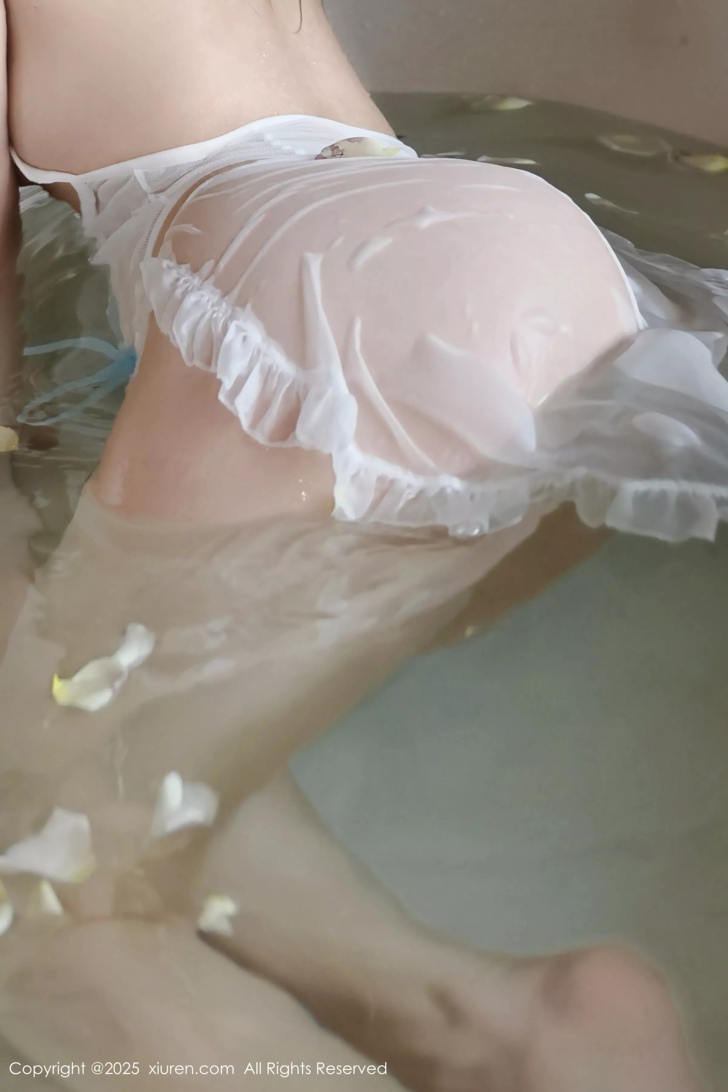 秀人集.com_[XiuRen秀人网]No.10199_模特小芭乐温泉性感黑色比基尼+白色情趣服饰秀曼妙身姿诱惑写真86P