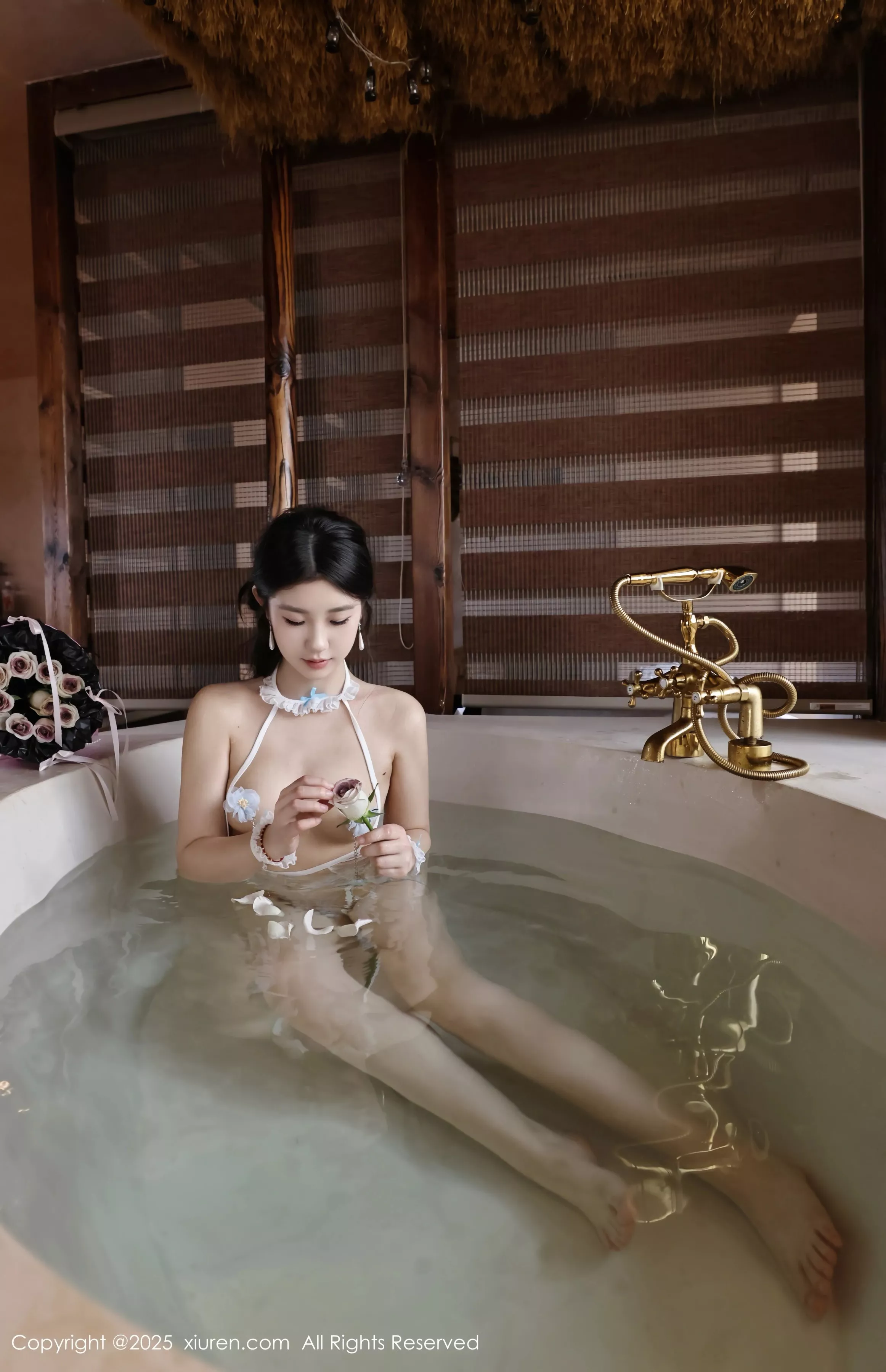 秀人集.com_[XiuRen秀人网]No.10199_模特小芭乐温泉性感黑色比基尼+白色情趣服饰秀曼妙身姿诱惑写真86P