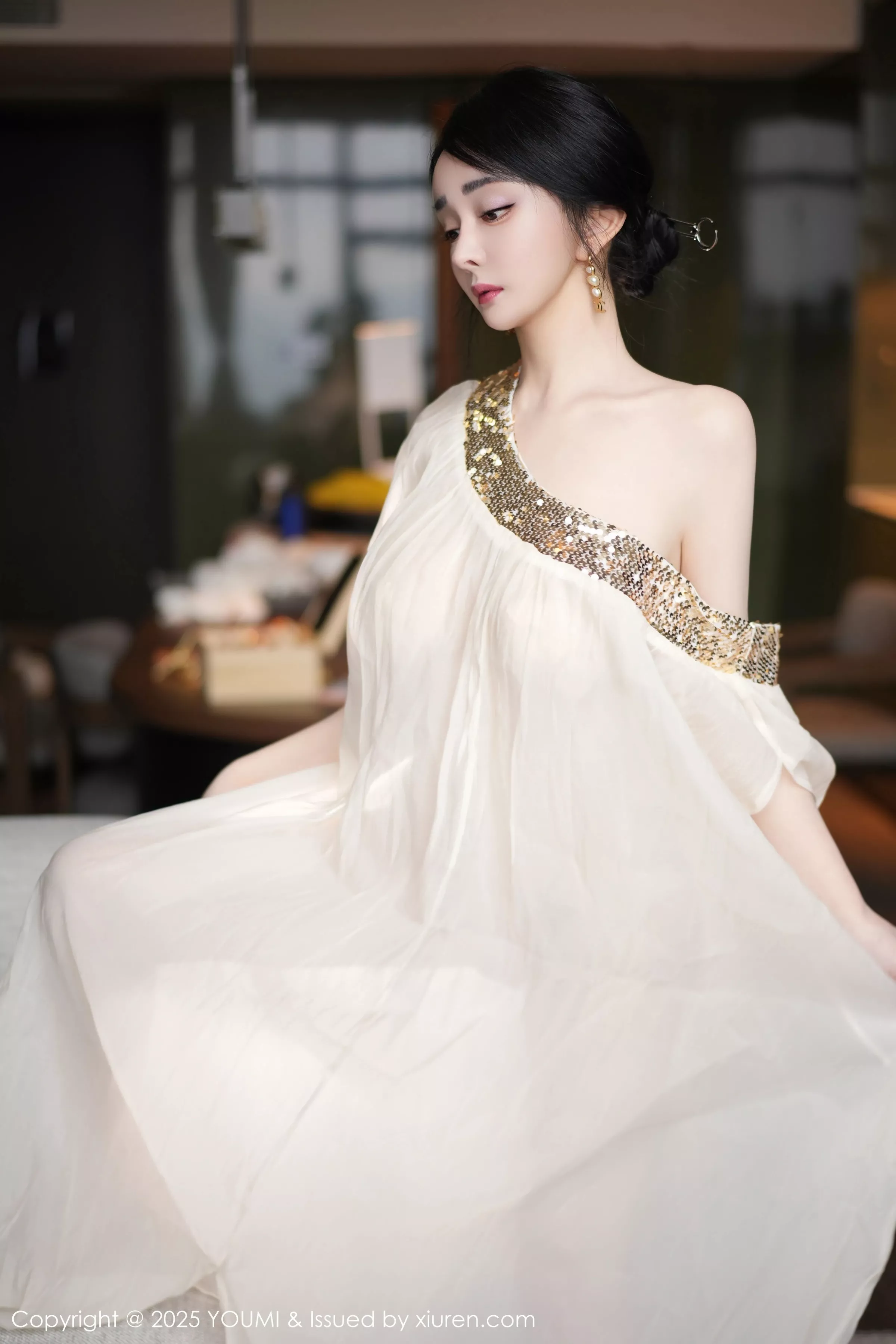 秀人集.com_[YouMi尤蜜荟]Vol.1132_模特允爾薄纱服饰露性感金色吊坠式情趣内衣秀丰腴身姿诱惑写真62P