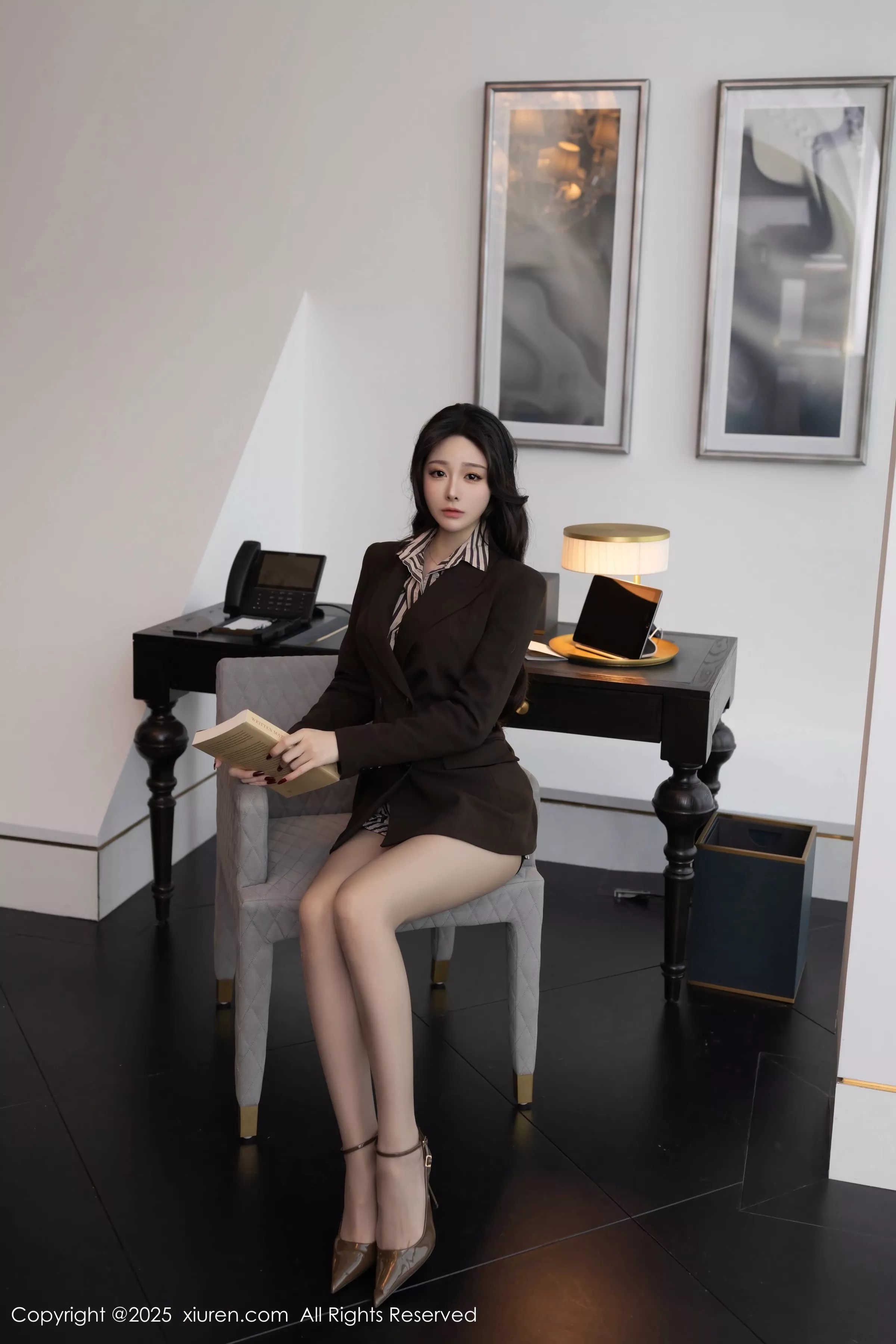 秀人集.com_[XiuRen秀人网]No.10202_模特小逗逗性感衬衫露紫色蕾丝内衣配黑丝袜秀曼妙身姿诱惑写真80P