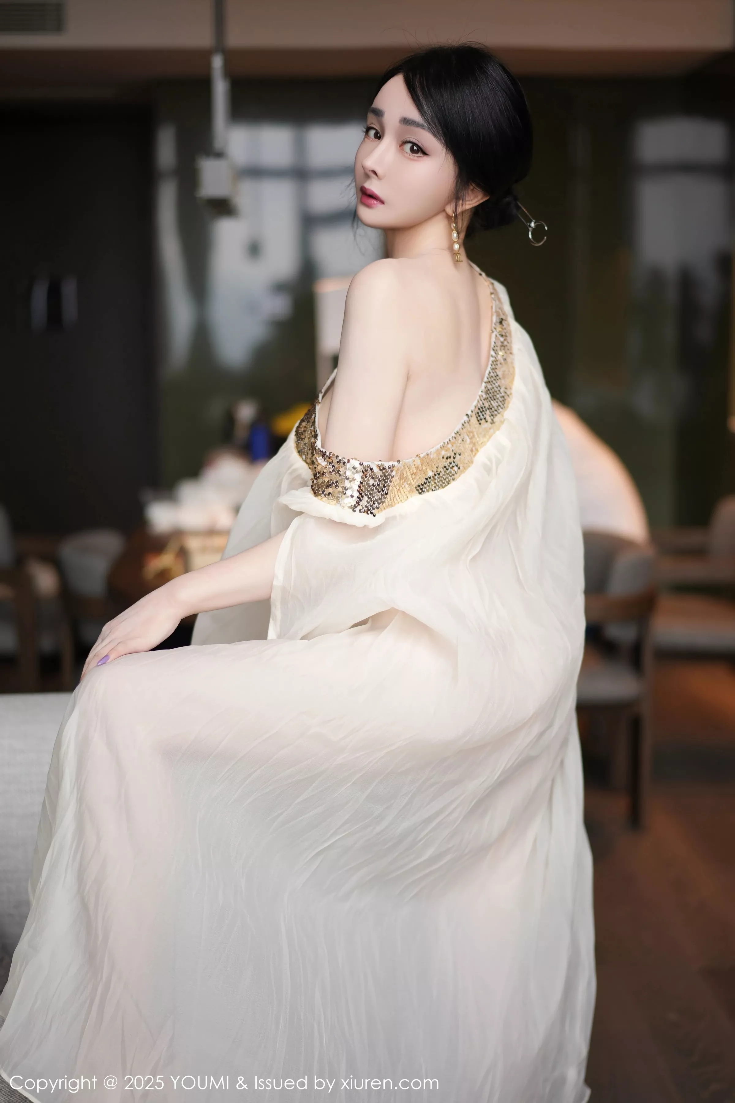 秀人集.com_[YouMi尤蜜荟]Vol.1132_模特允爾薄纱服饰露性感金色吊坠式情趣内衣秀丰腴身姿诱惑写真62P