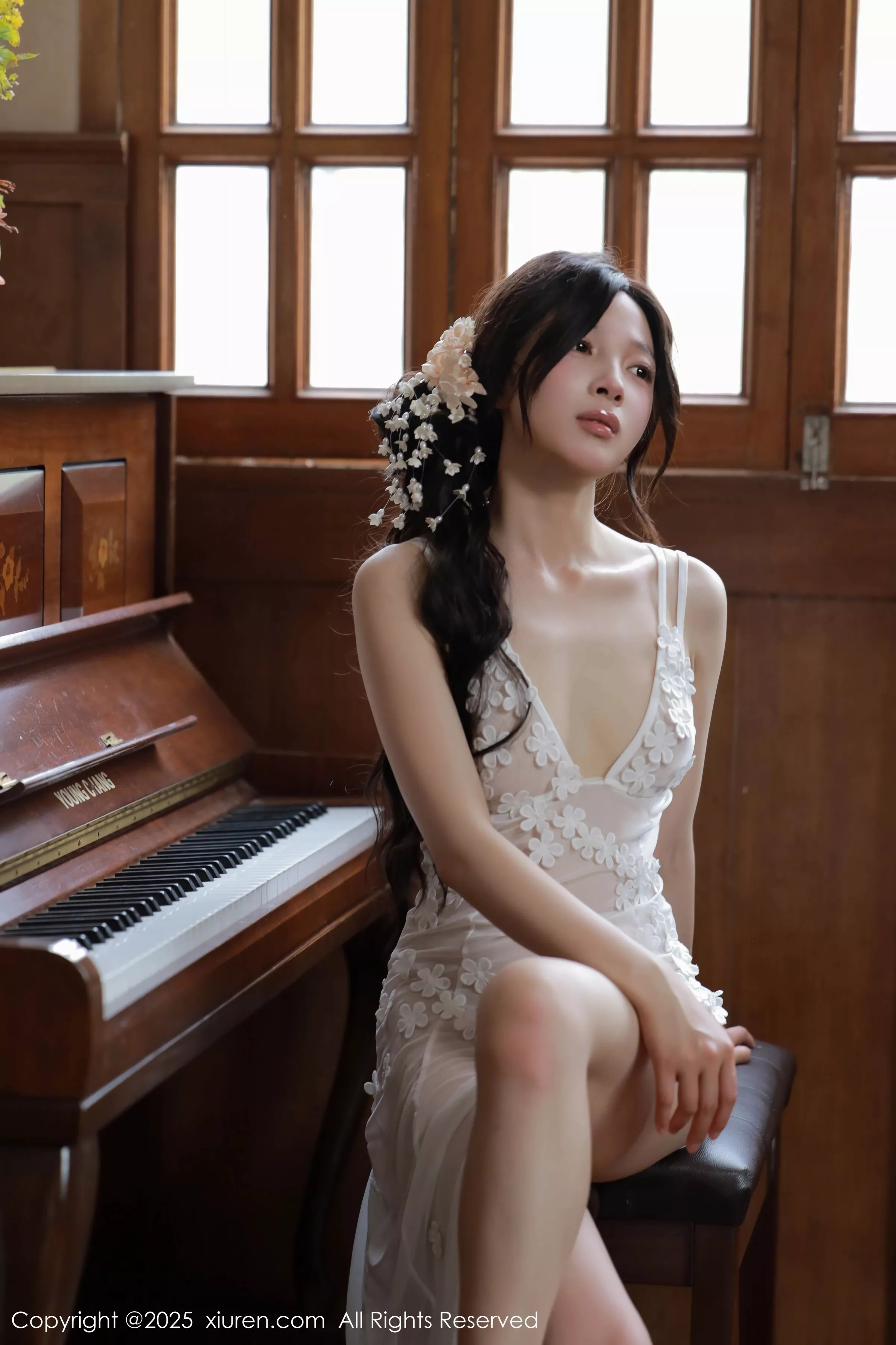 秀人集.com_[XiuRen秀人网]No.10198_新人模特橙子酱Lillian白色蕾丝裙露金属情趣内衣秀美腿诱惑写真78P