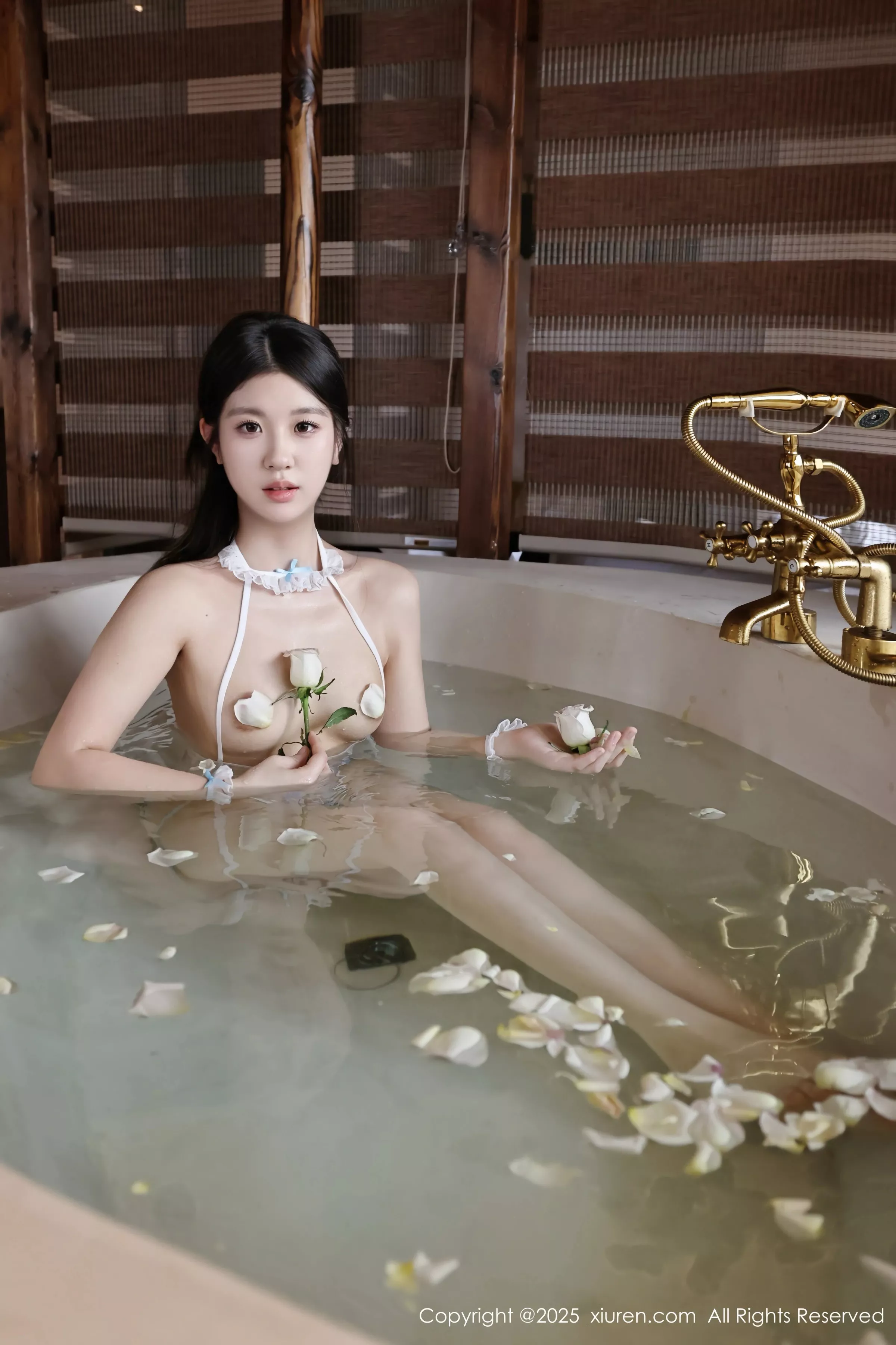 秀人集.com_[XiuRen秀人网]No.10199_模特小芭乐温泉性感黑色比基尼+白色情趣服饰秀曼妙身姿诱惑写真86P