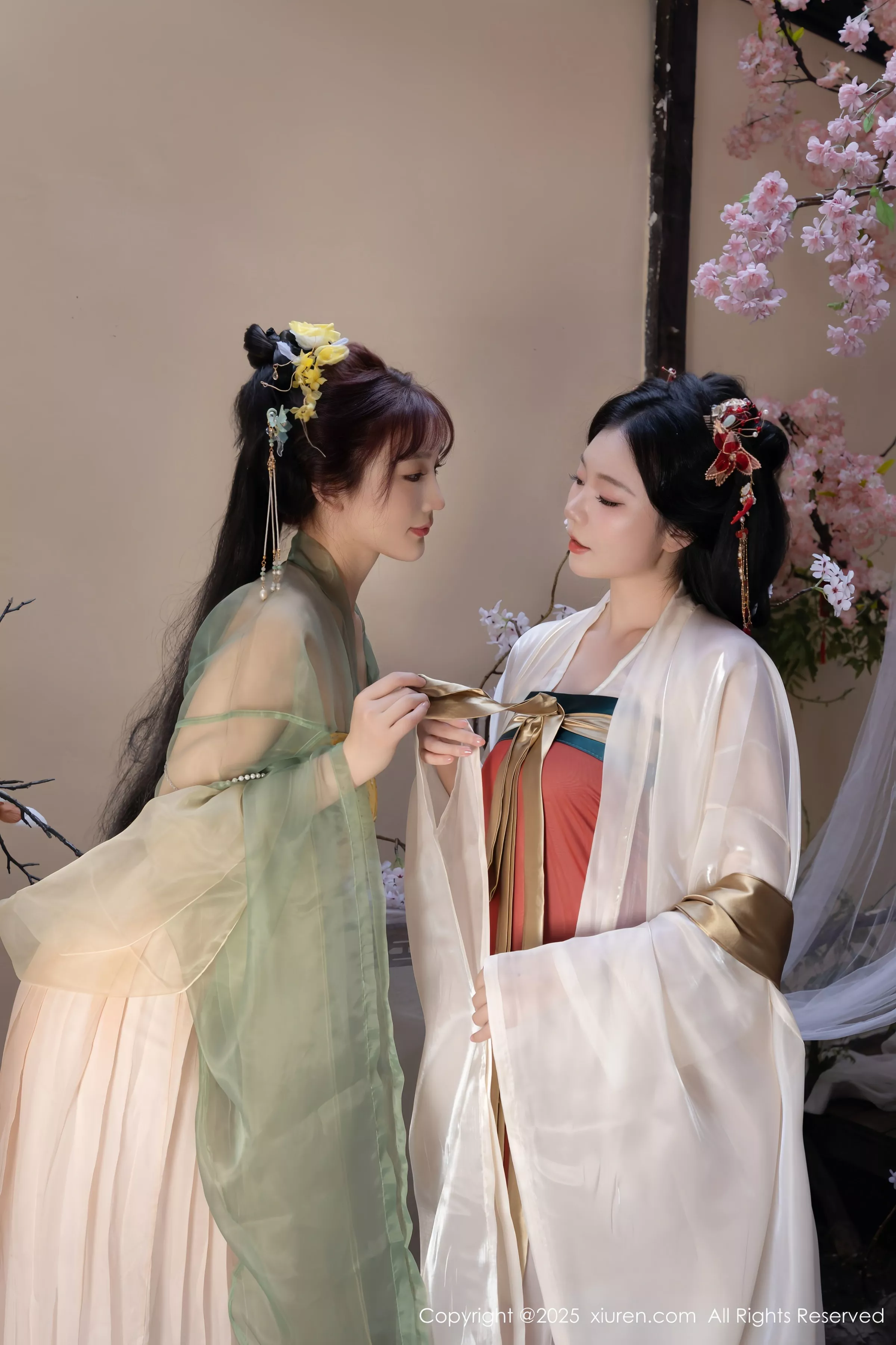 秀人集.com_[XiuRen秀人网]No.10223_模特合集女神陆萱萱＆安然anran激情互动薄纱古装撩人诱惑写真80P