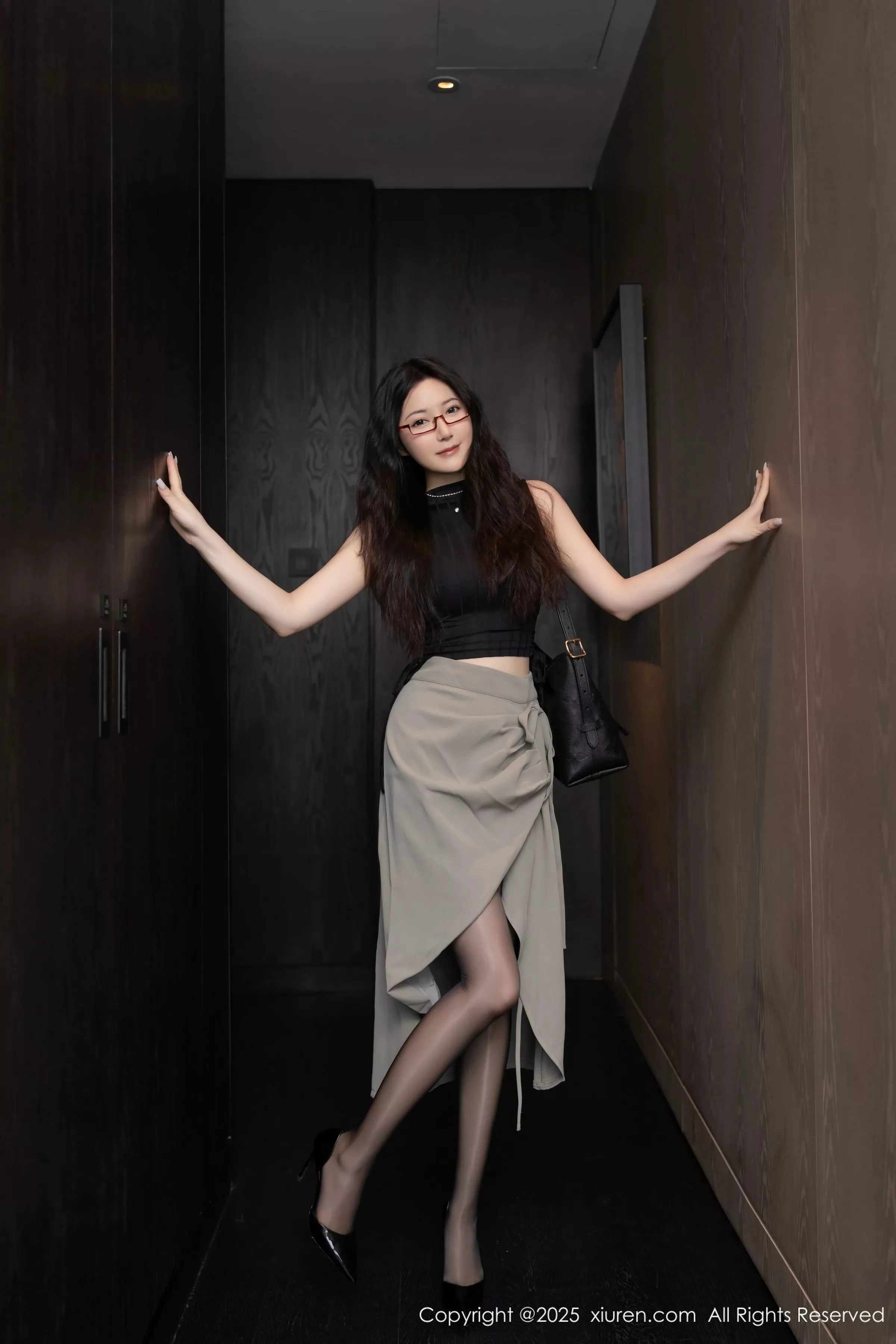 秀人集.com_[XiuRen秀人网]No.10231_模特鱼子酱Fish私房性感紫色内衣配黑丝吊袜秀完美身材诱惑写真80P