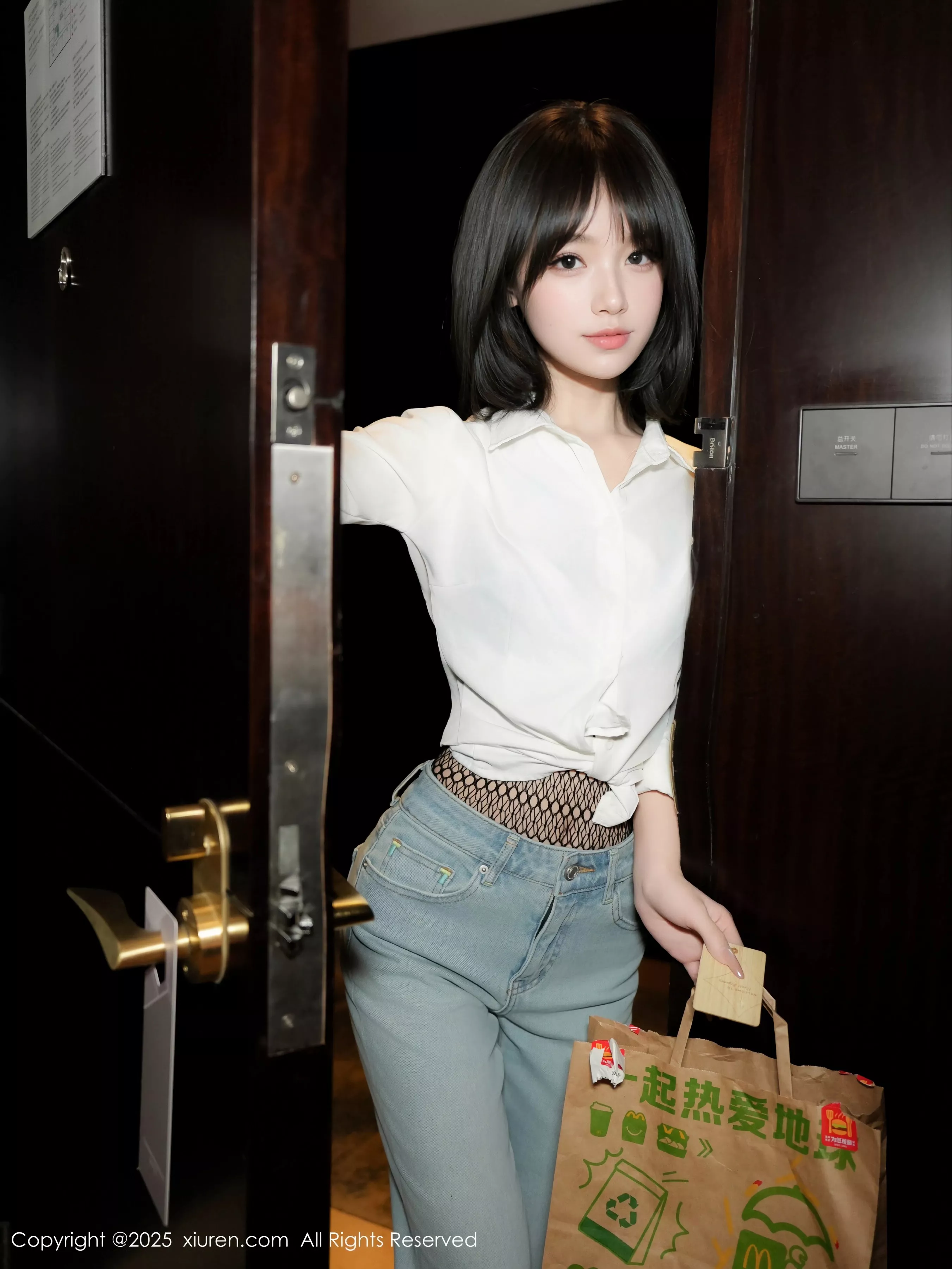 秀人集.com_[XiuRen秀人网]No.10235_模特汁汁性感白T恤配牛仔裤露蓝色蕾丝内衣秀曼妙身姿诱惑写真69P